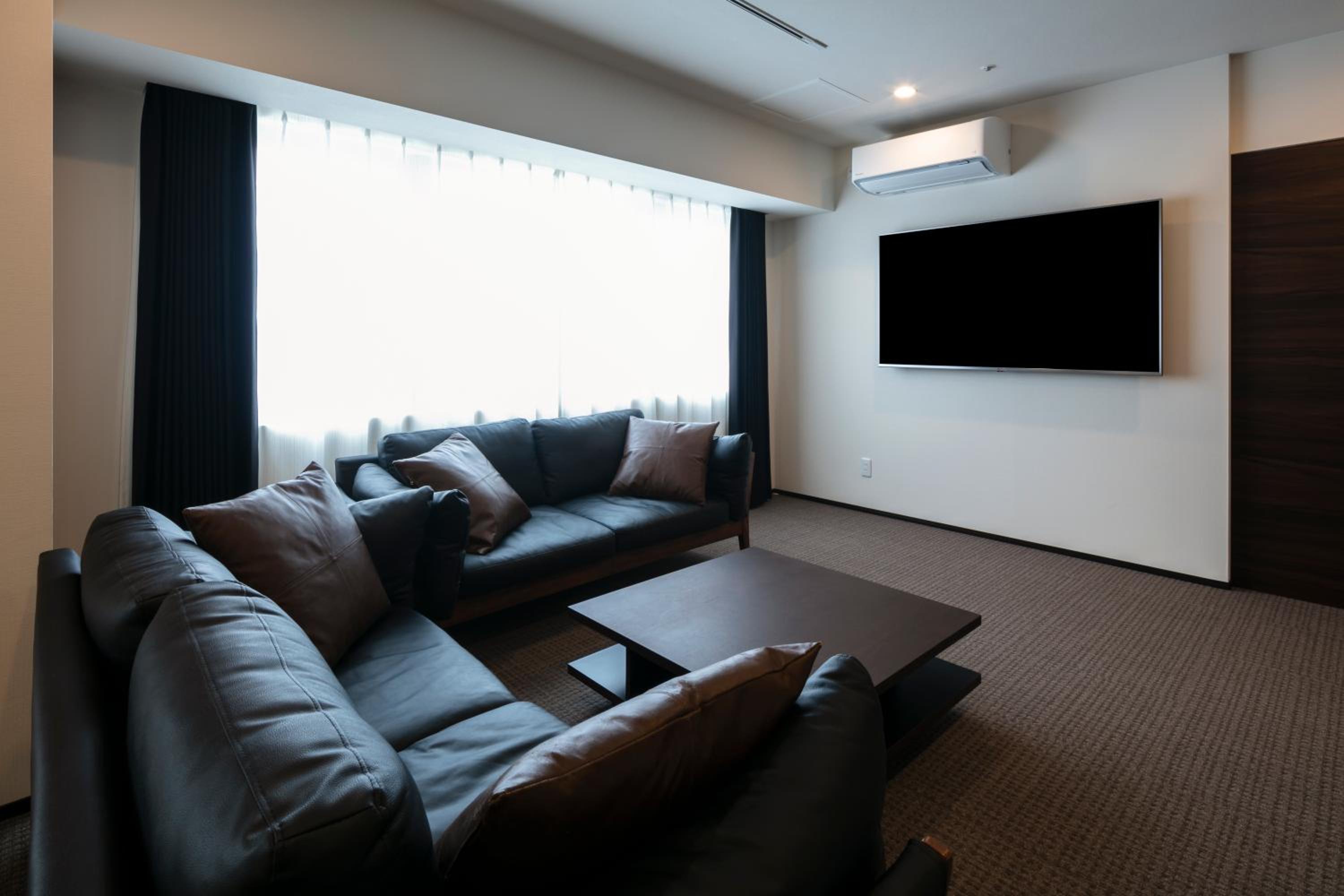Deluxe King Suite - Photo 7