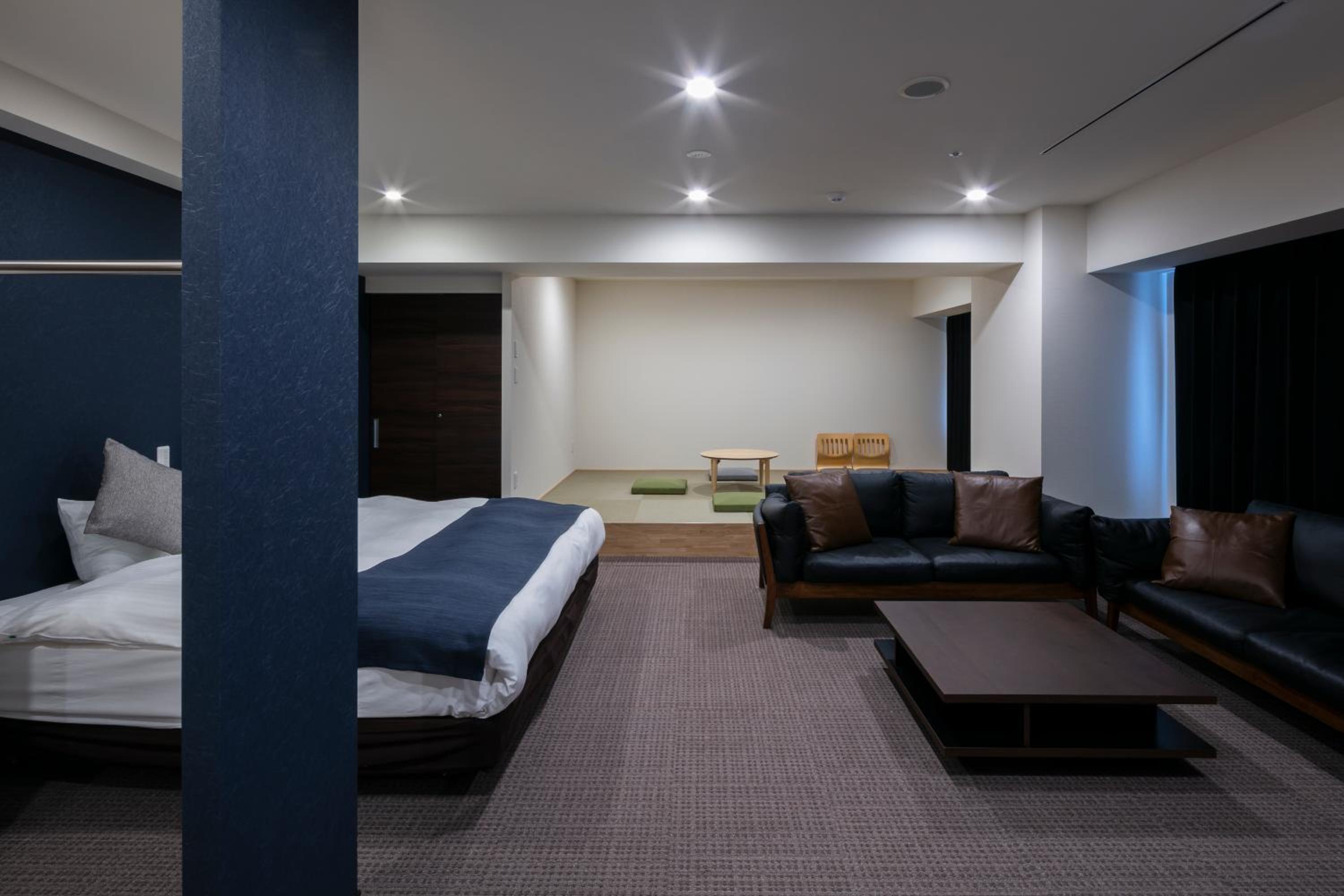 Deluxe King Suite - Photo 9