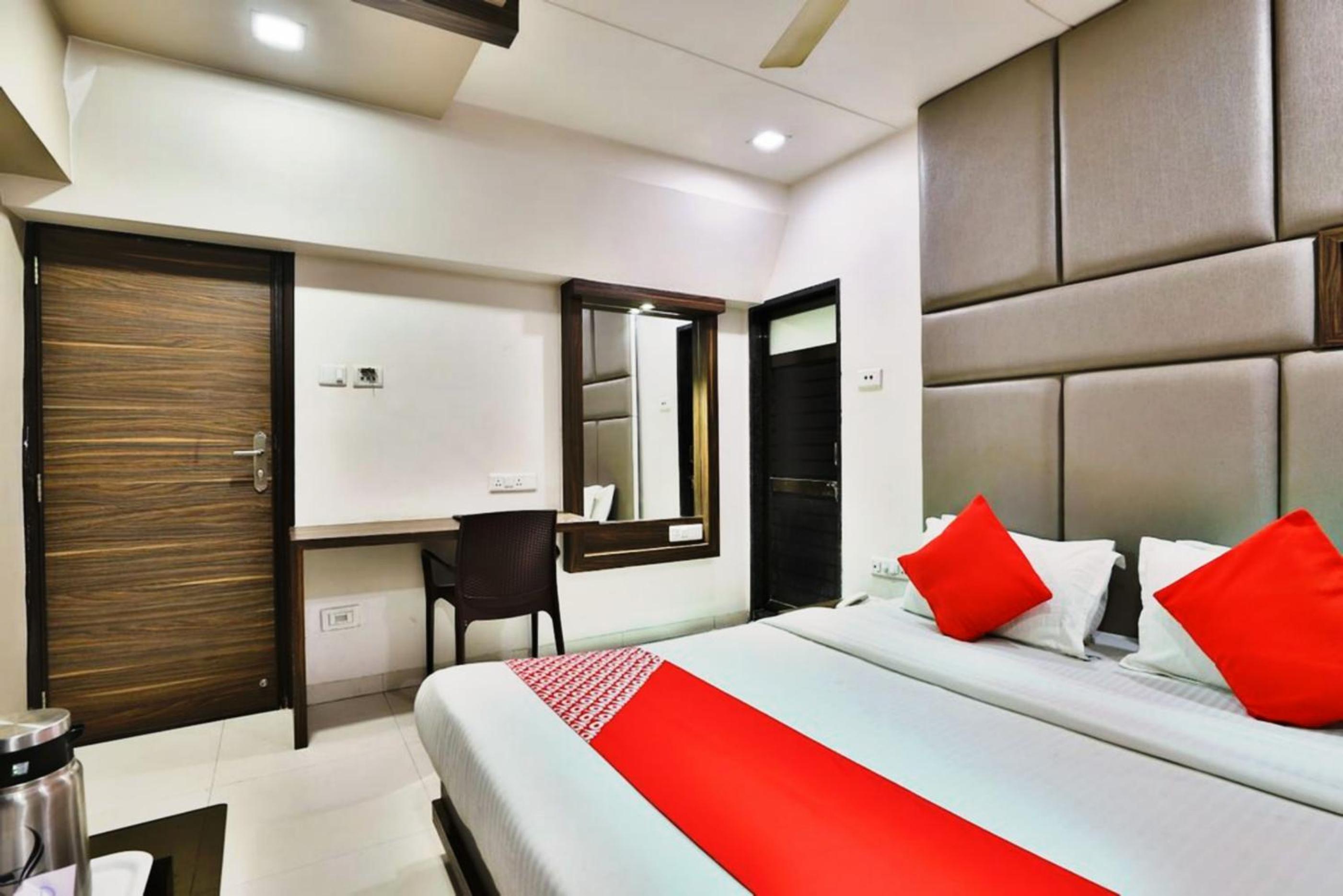 Deluxe Room - Photo 3