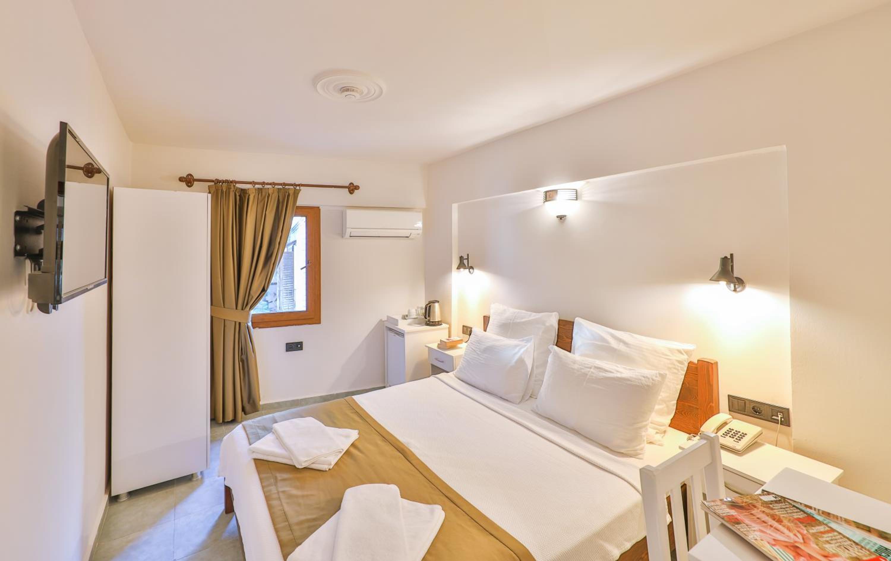 Budget Double Room photo 2