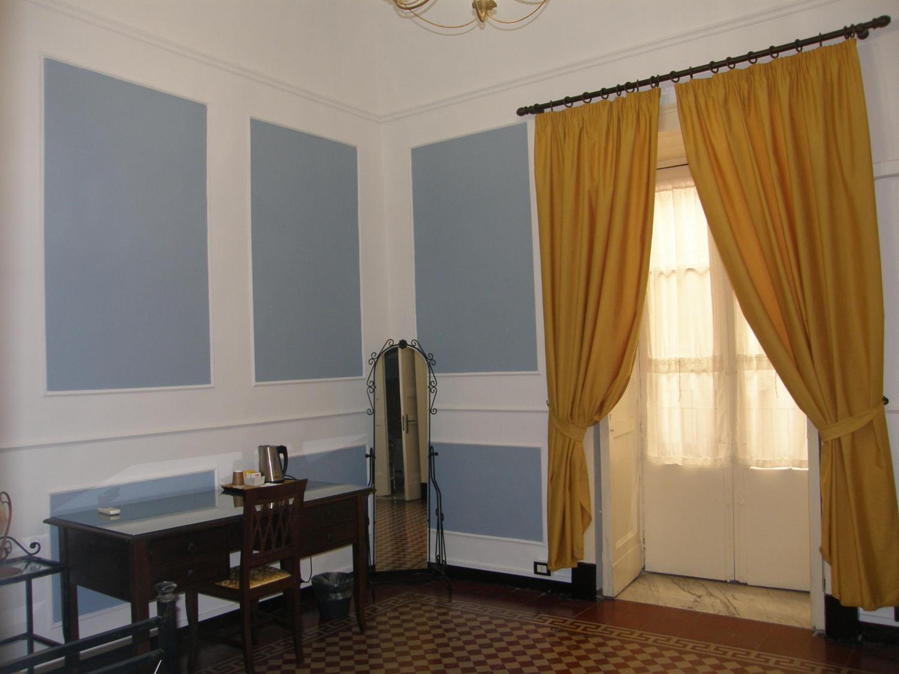 Suite - Photo 11
