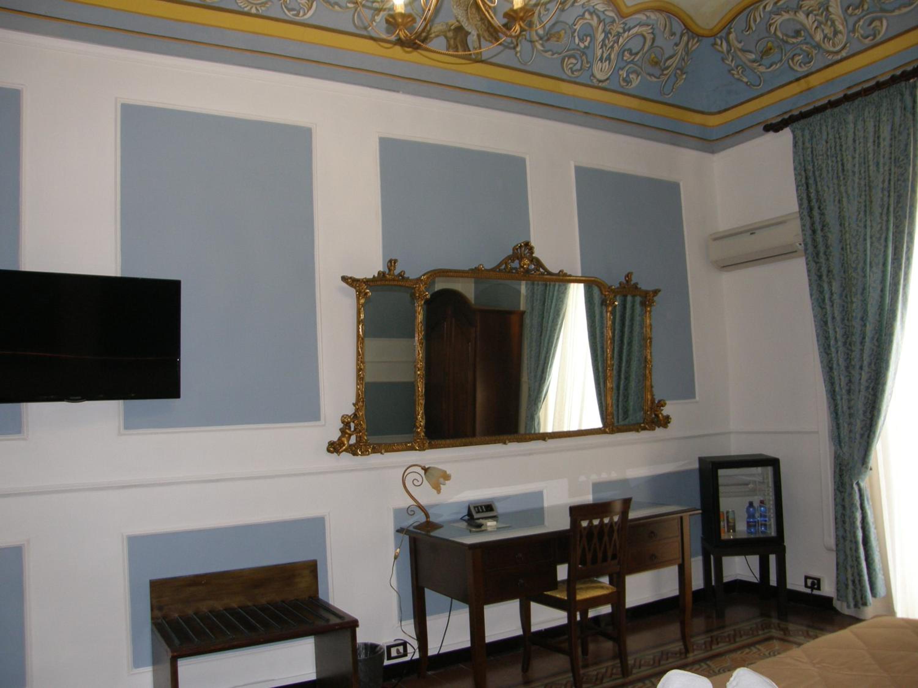 Suite - Photo 10