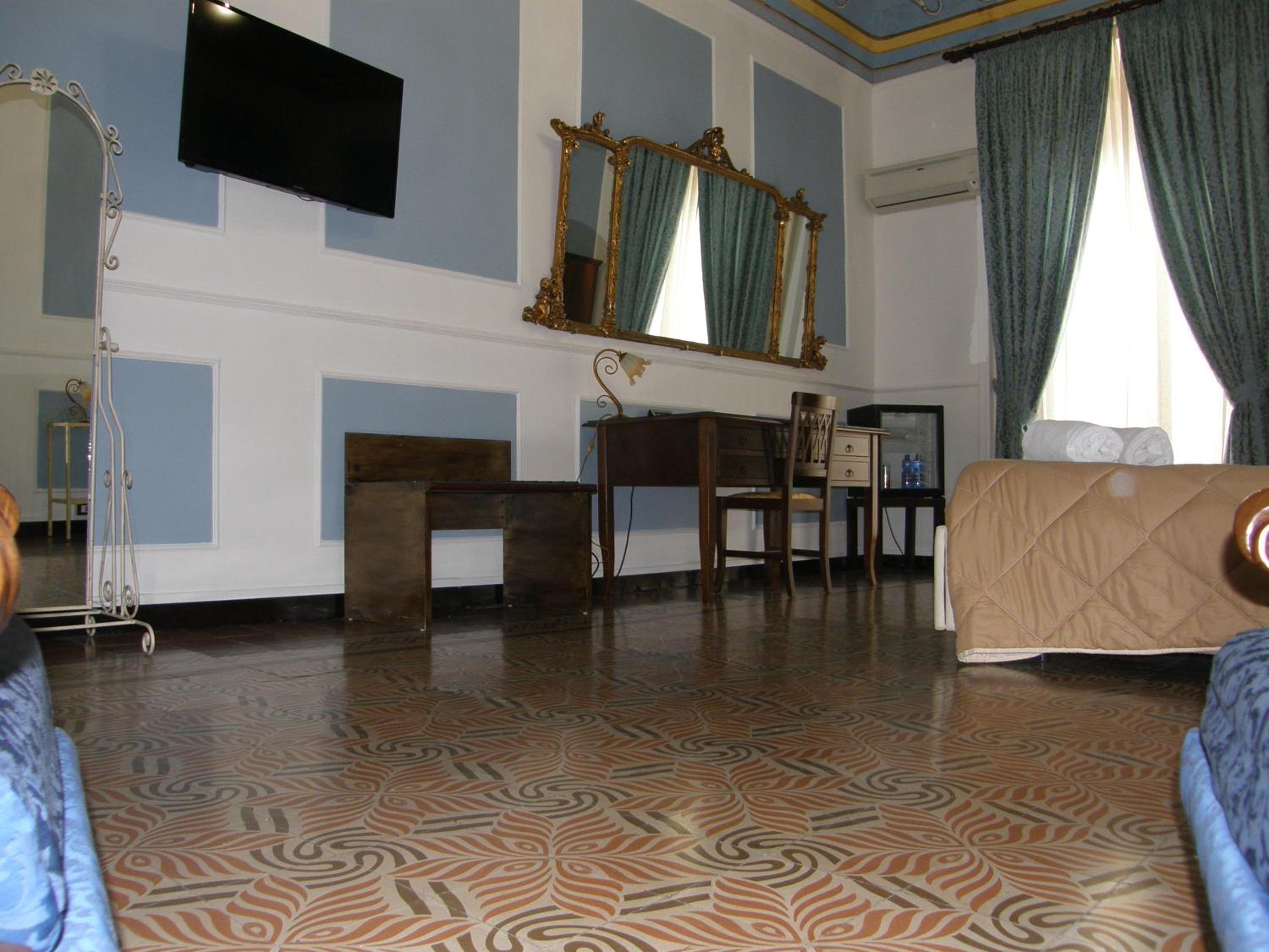 Suite - Photo 2