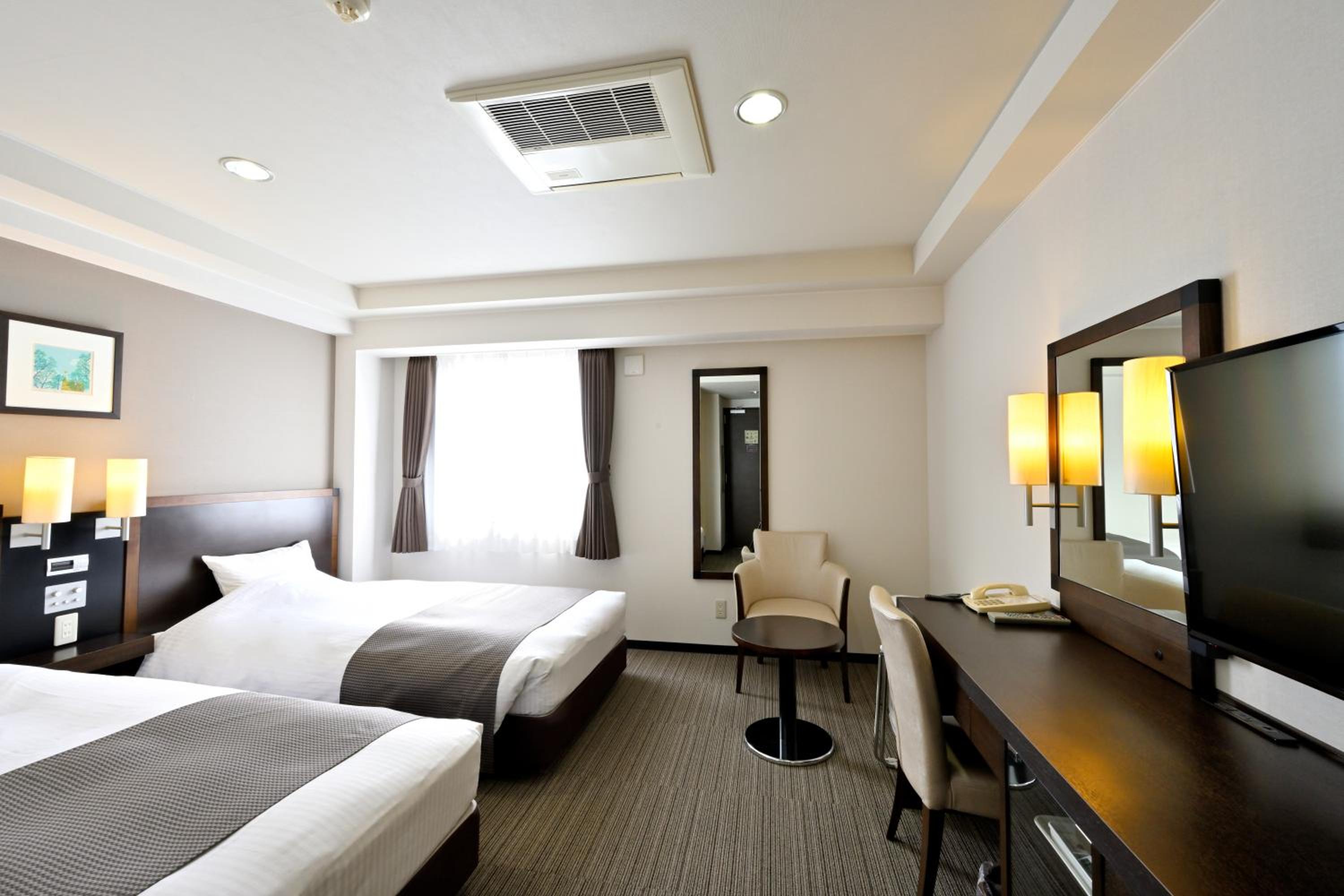 Twin Room - Non-Smoking - Photo 1