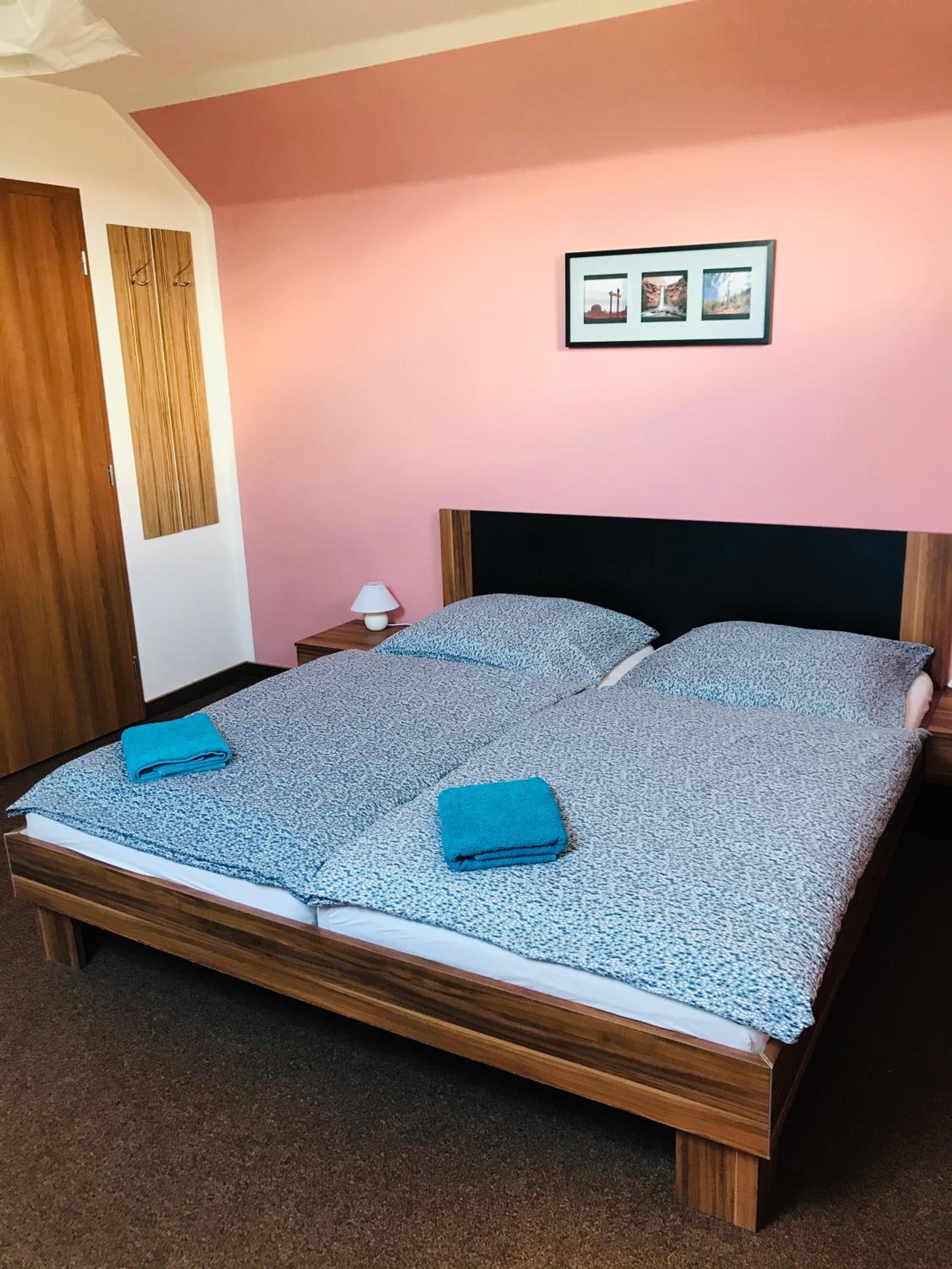 Double Room with Shared Bathroom photo 2