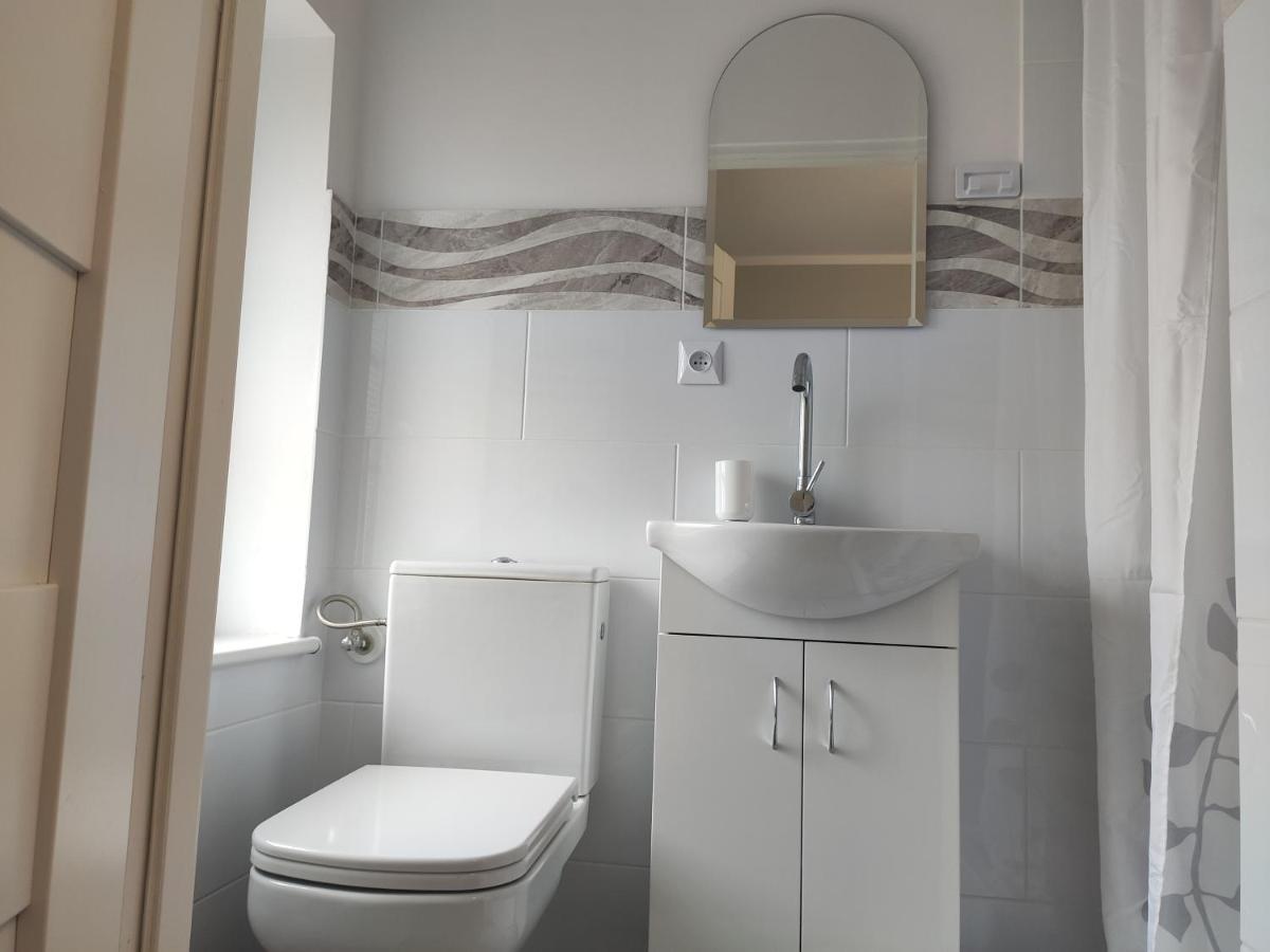 Twin Room with Private Bathroom - Photo 4