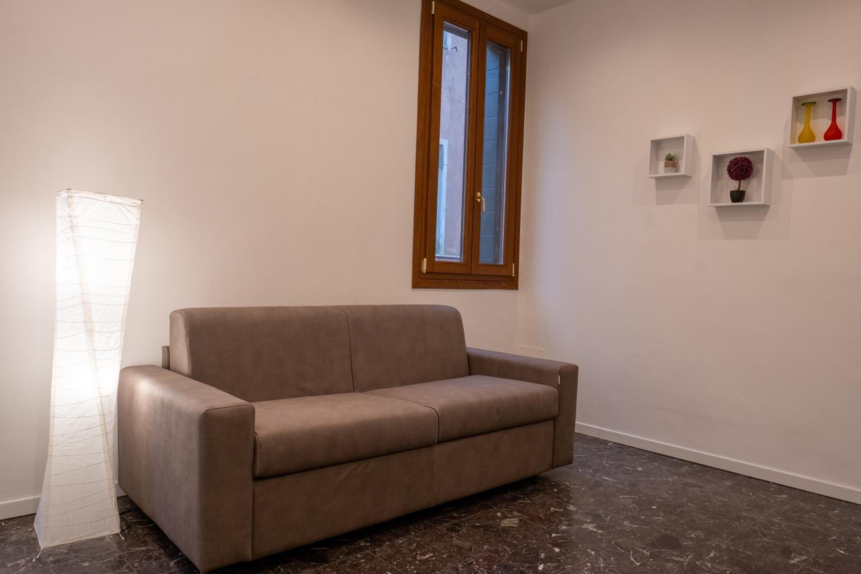 One-Bedroom Apartment photo 3