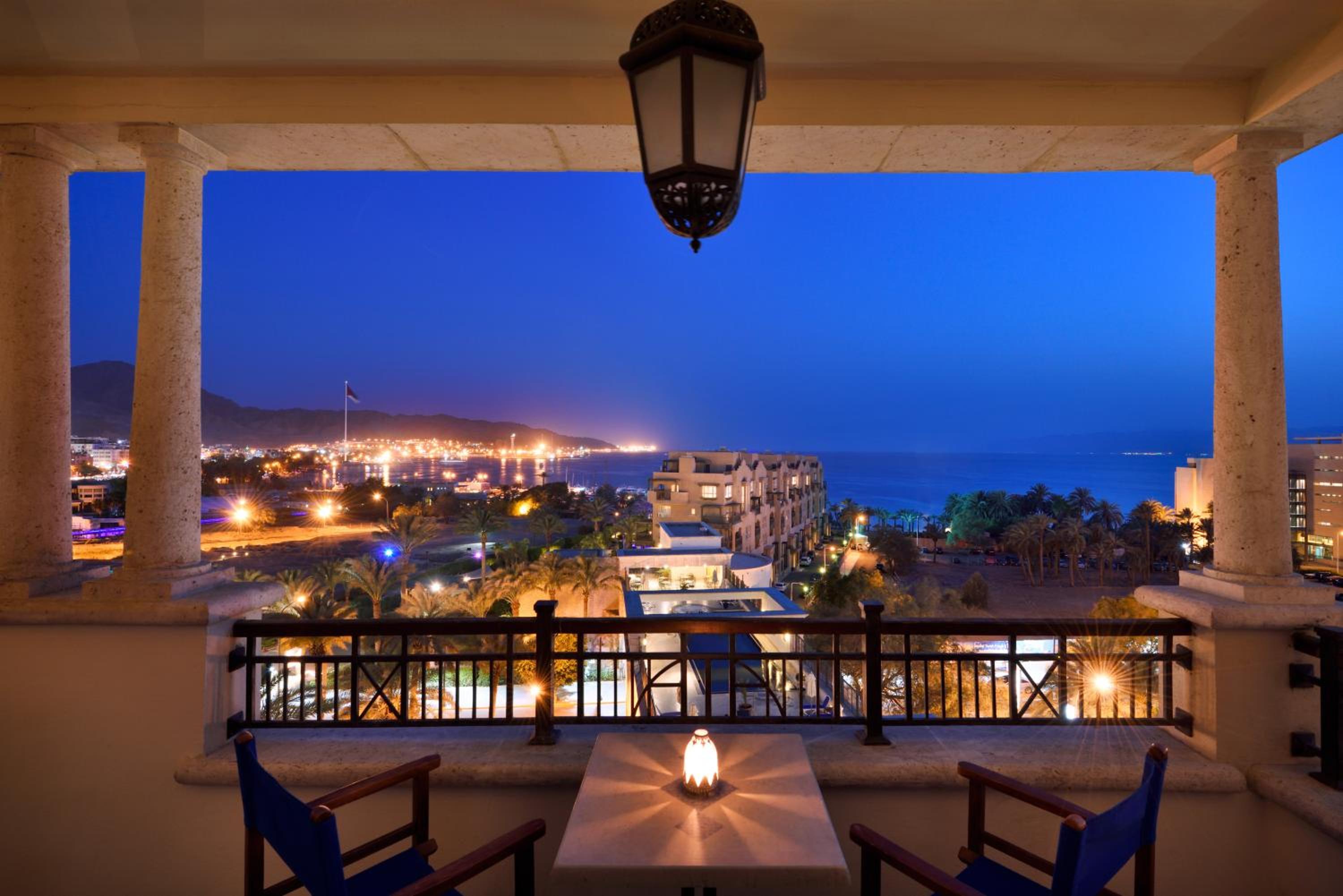 Deluxe King Room with Sea View - Photo 8