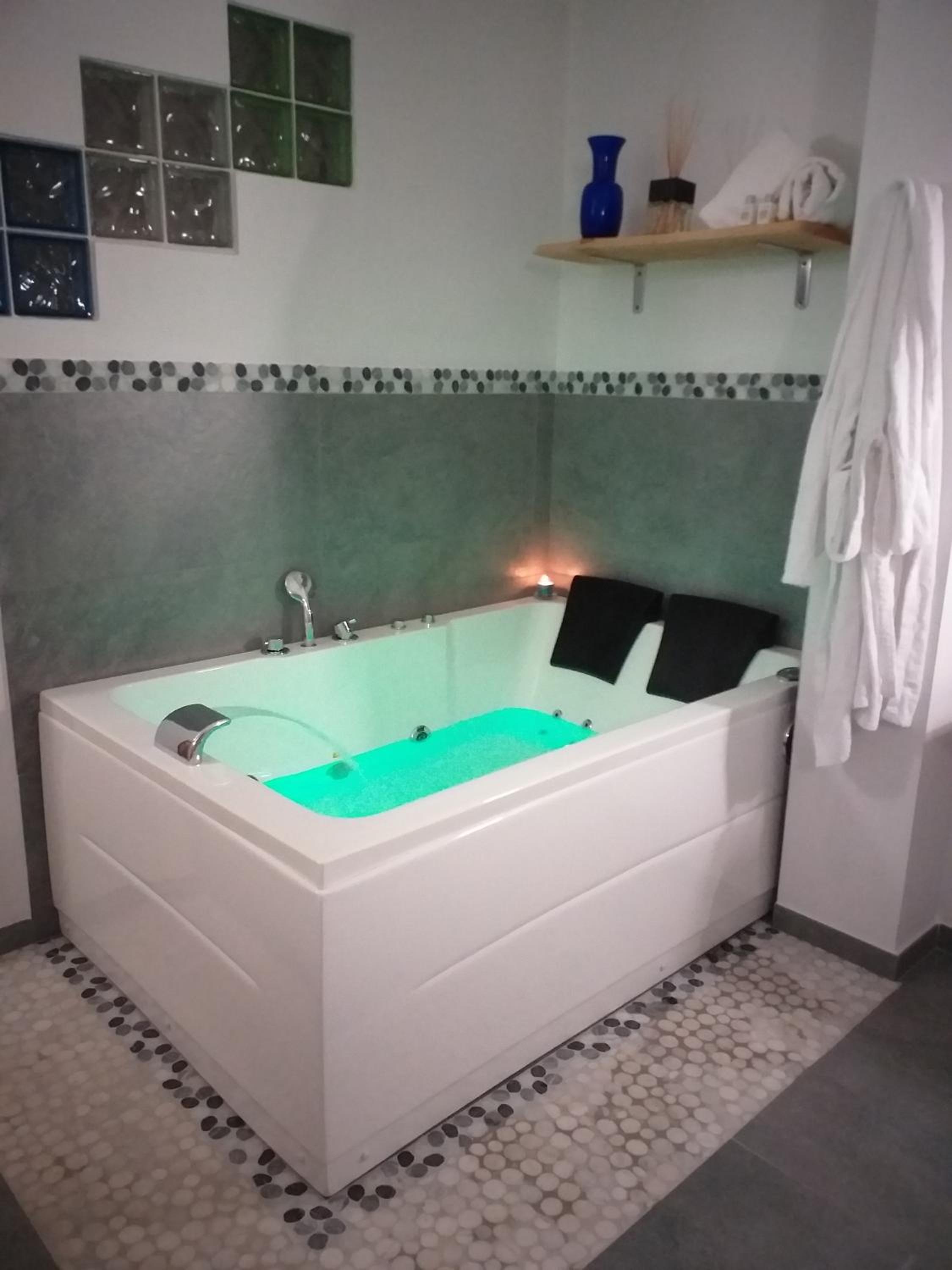Luxury Triple Room - Photo 9