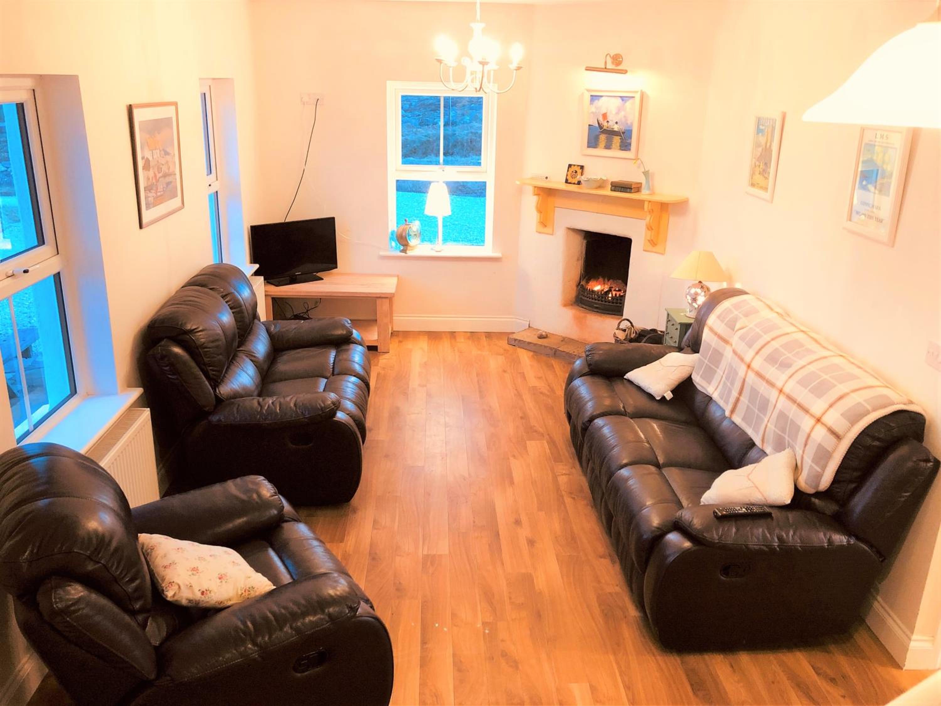 Four-Bedroom House photo 3