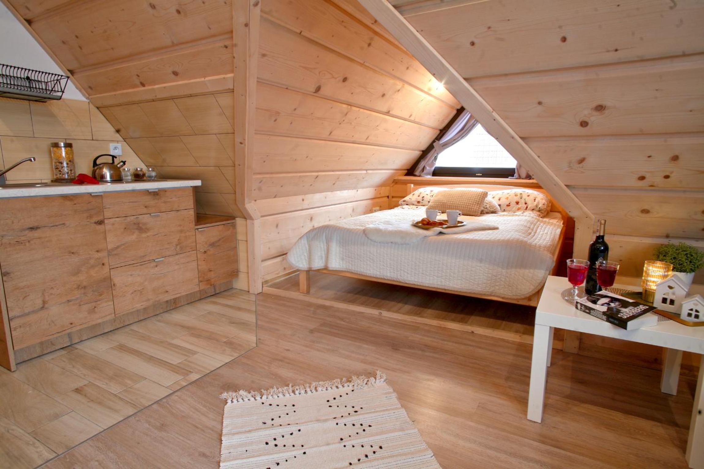 Studio with Balcony - Photo 6