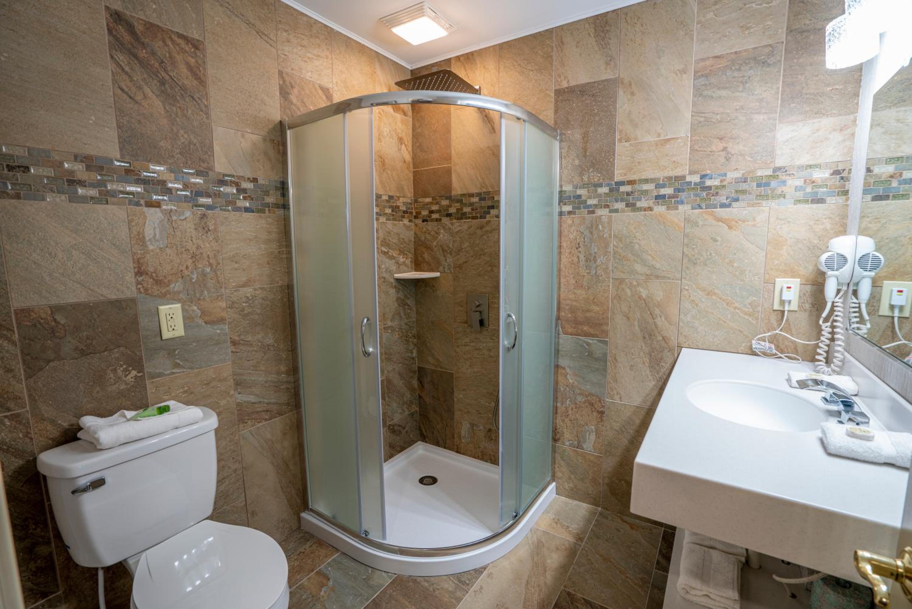King Suite - Photo 6