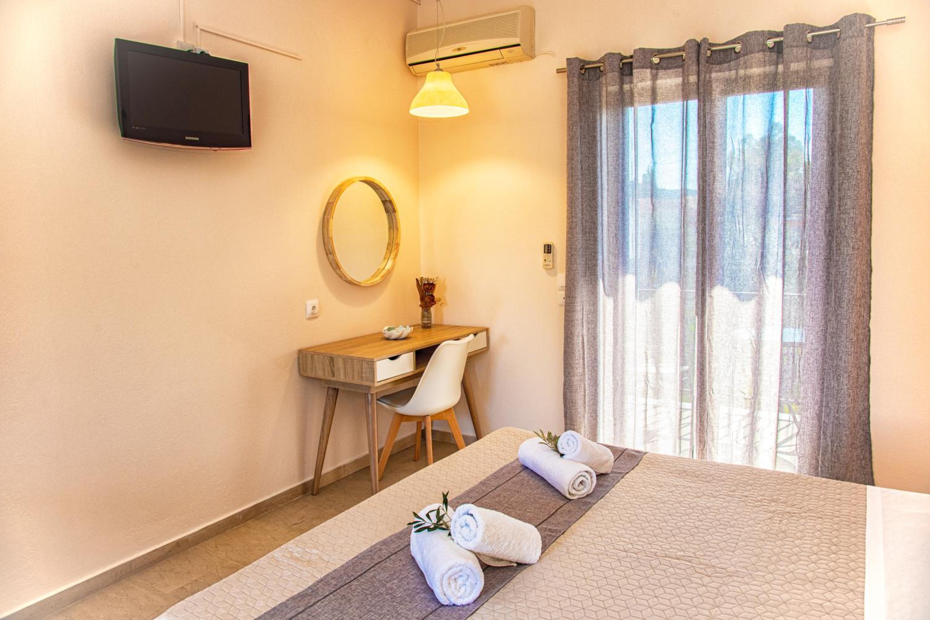 Apartment with Balcony - Photo 15