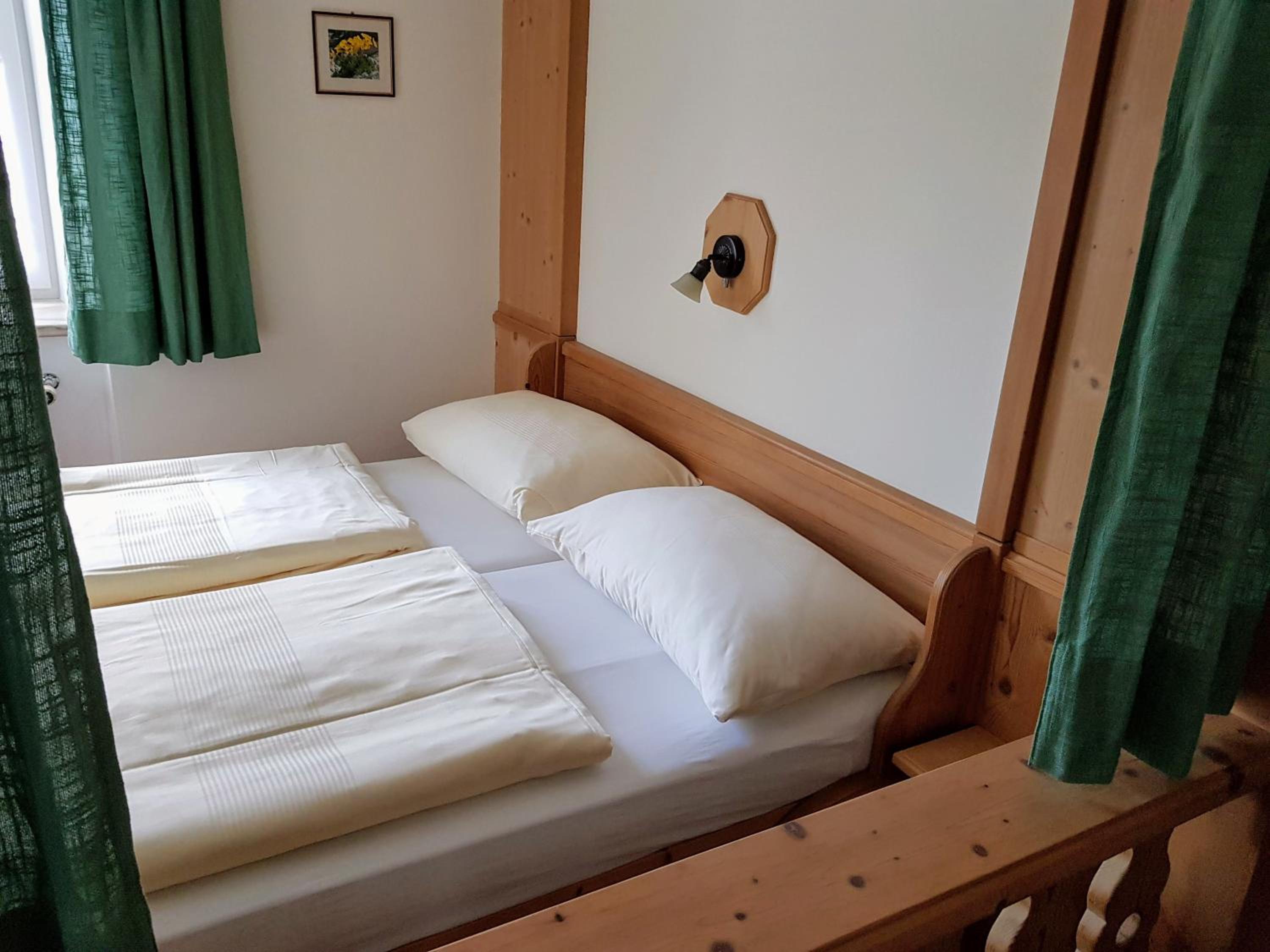 Family Room (2 Adults + 2 Children)
