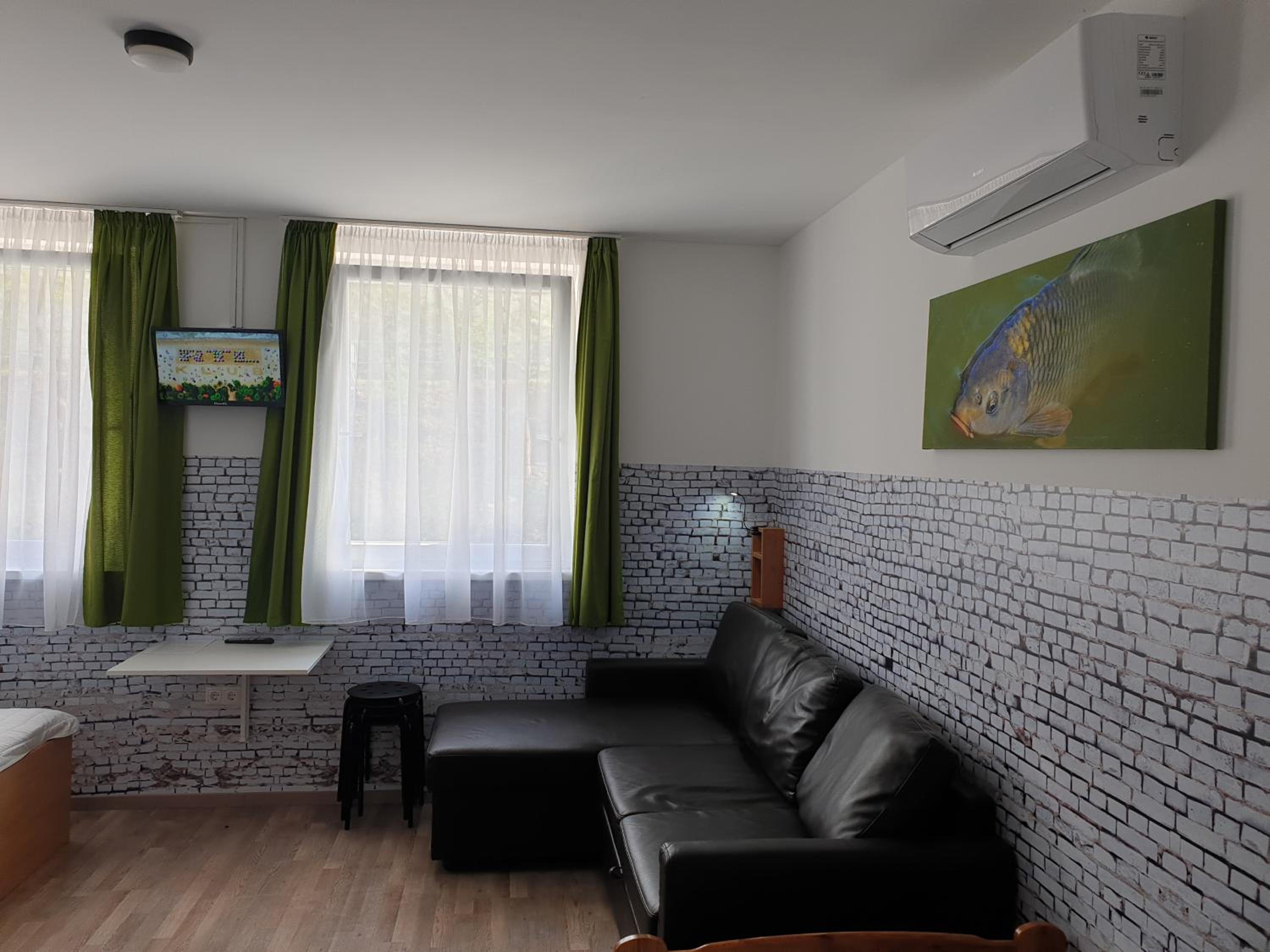 Quadruple Room with Private Bathroom - Photo 3