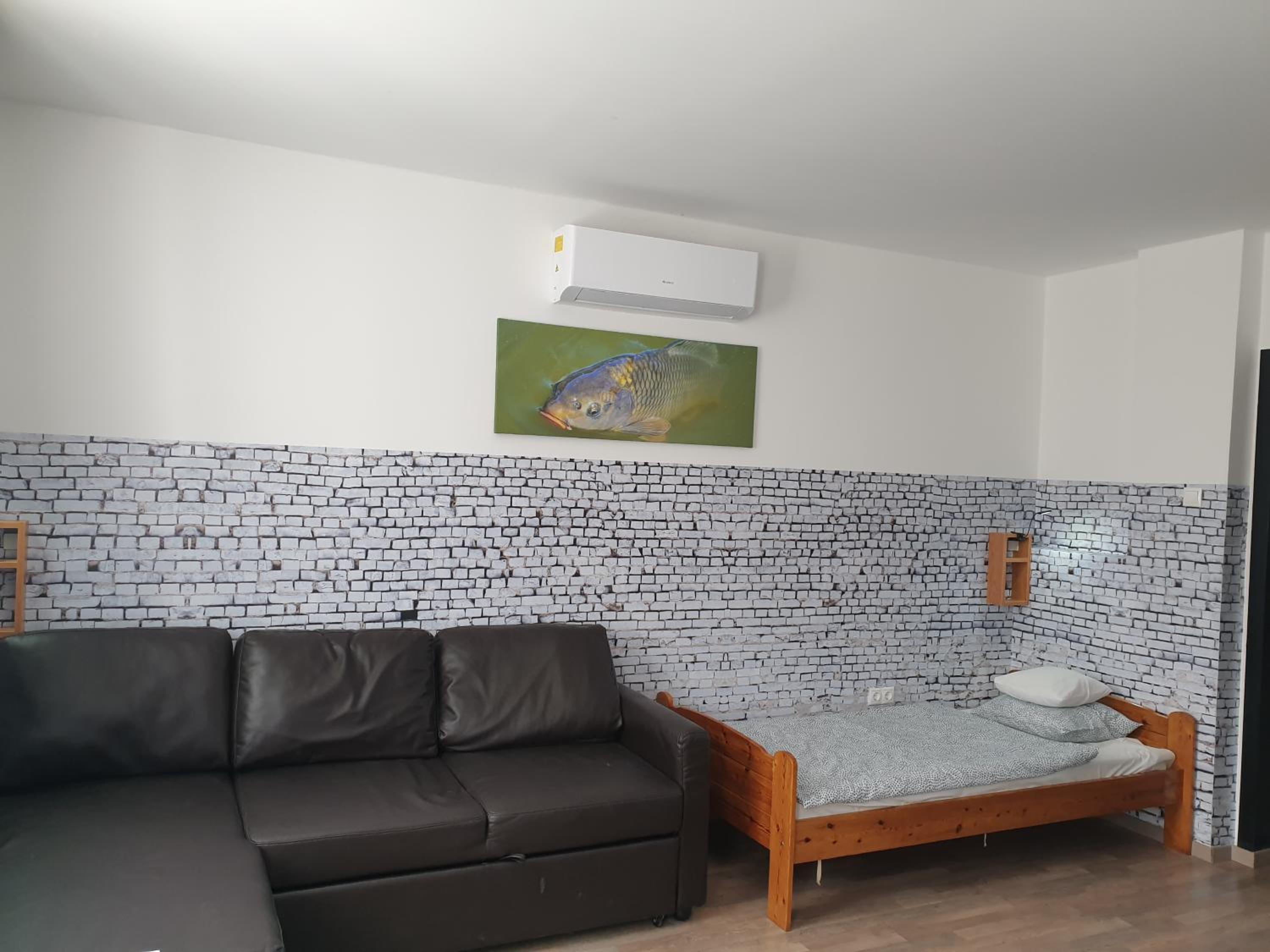 Quadruple Room with Private Bathroom - Photo 11