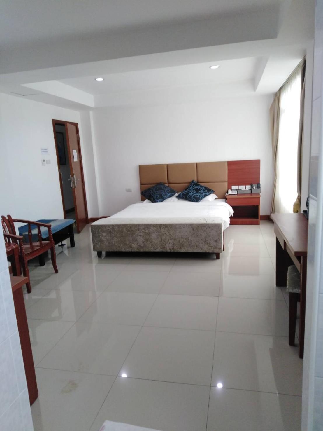 Queen Room photo 3