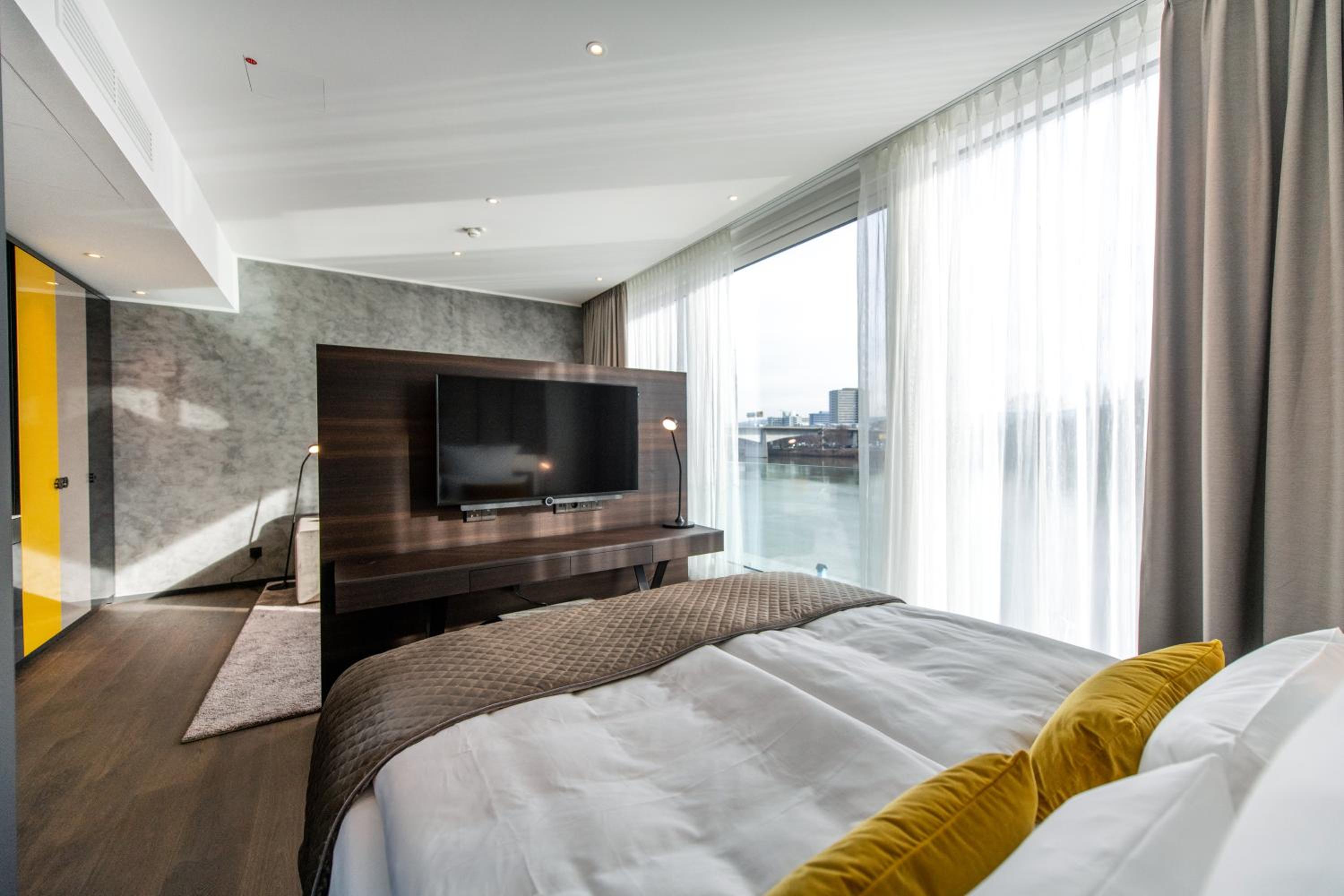 Suite mit Flussblick photo