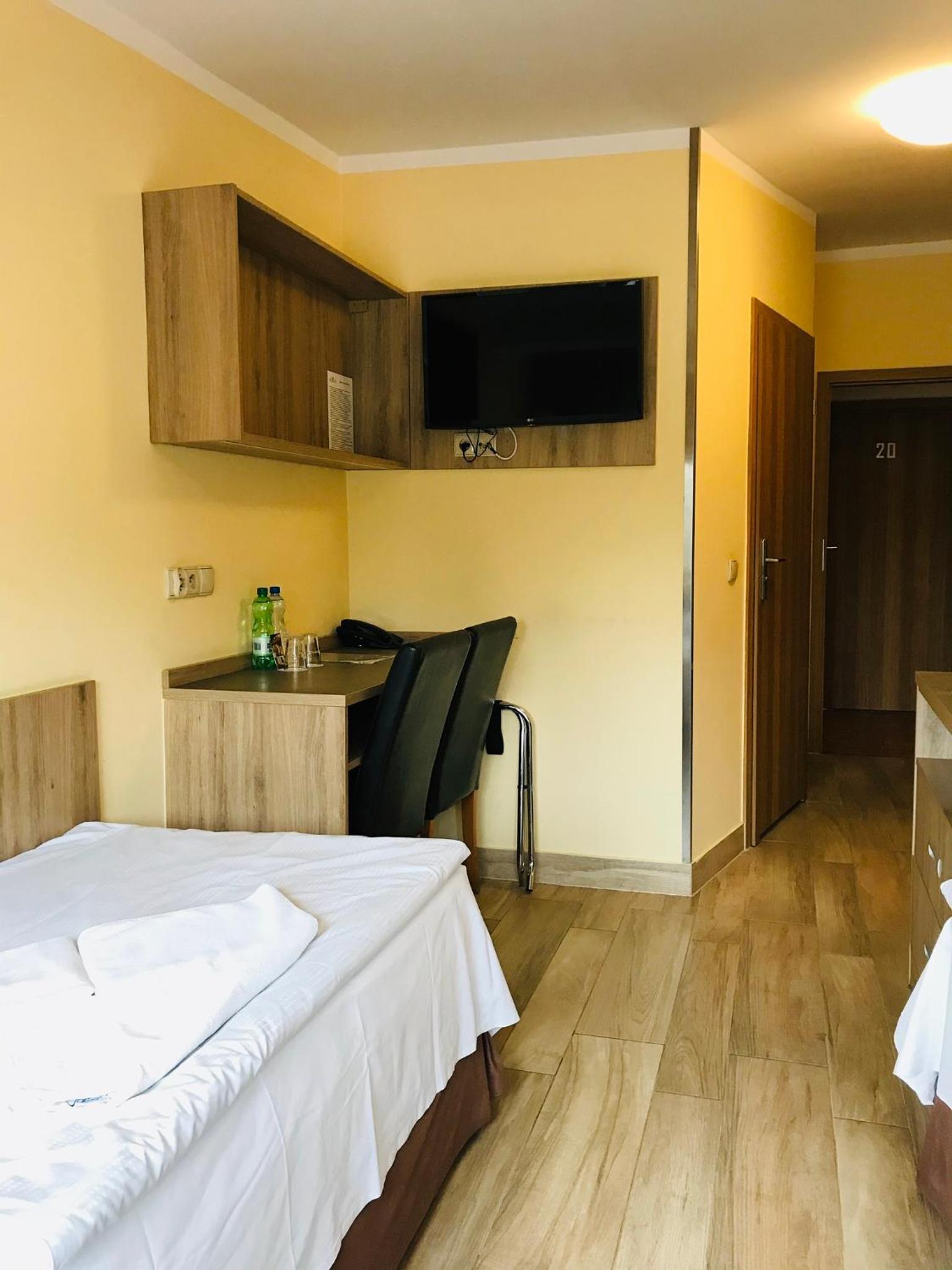 Standard Twin Room - Photo 2
