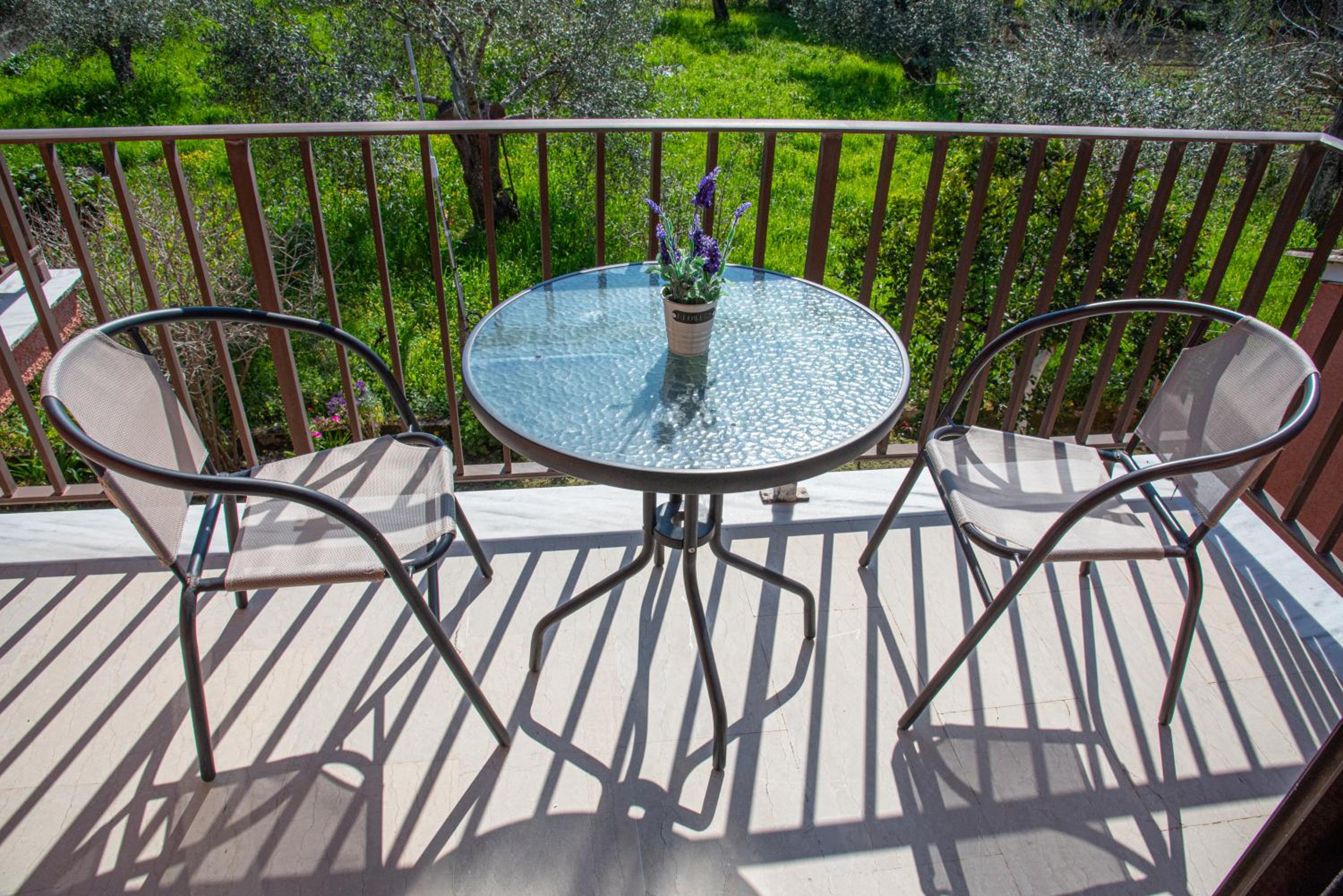 Apartment with Balcony - Photo 7