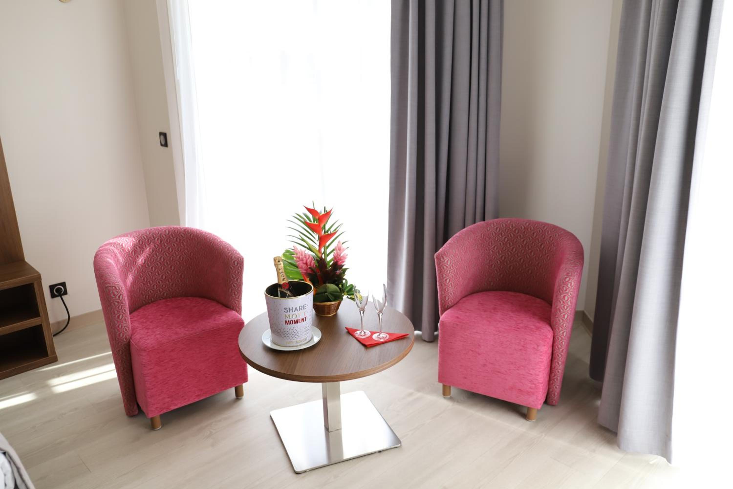Queen Suite with Sea View photo 2