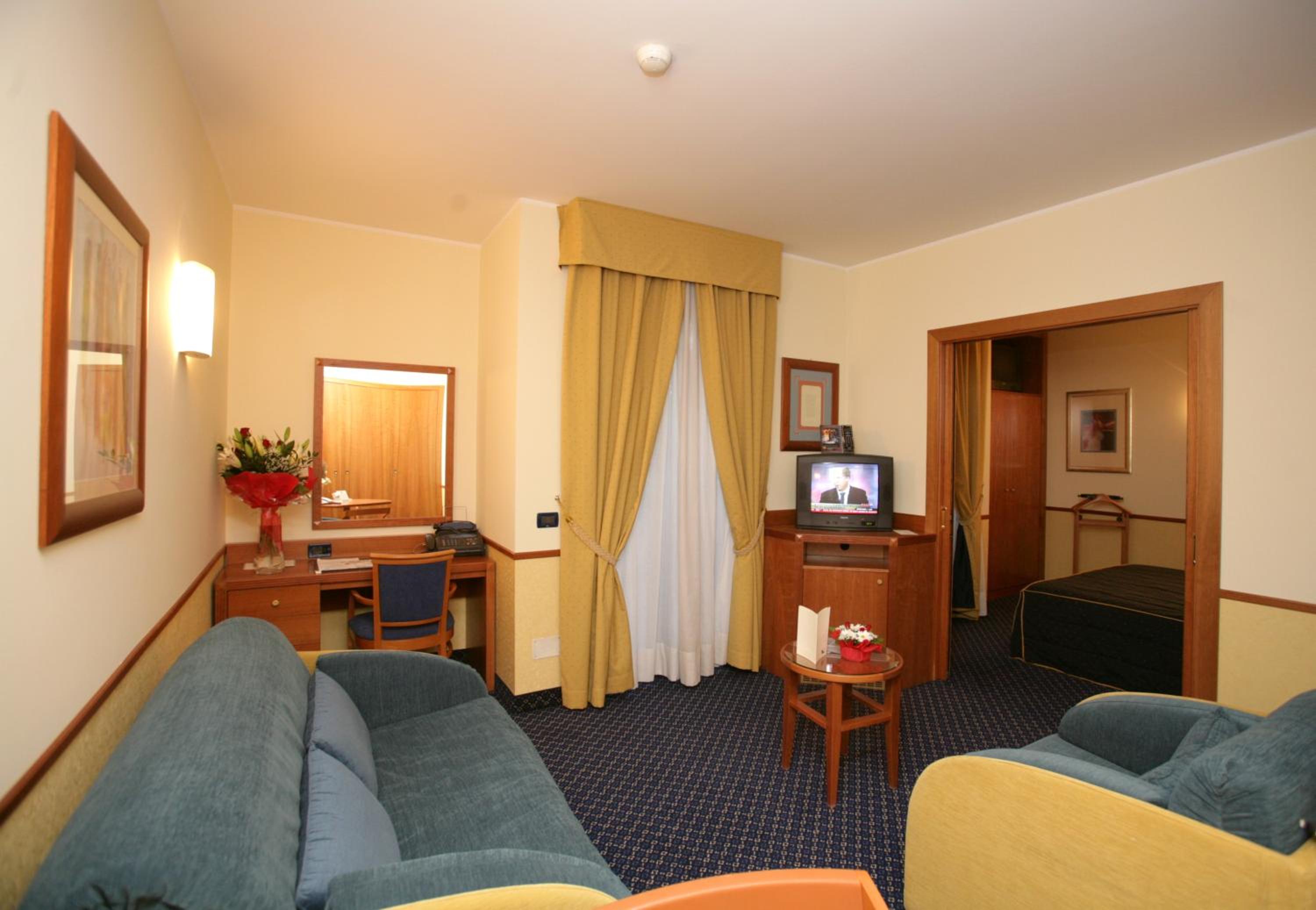 Suite - Photo 3