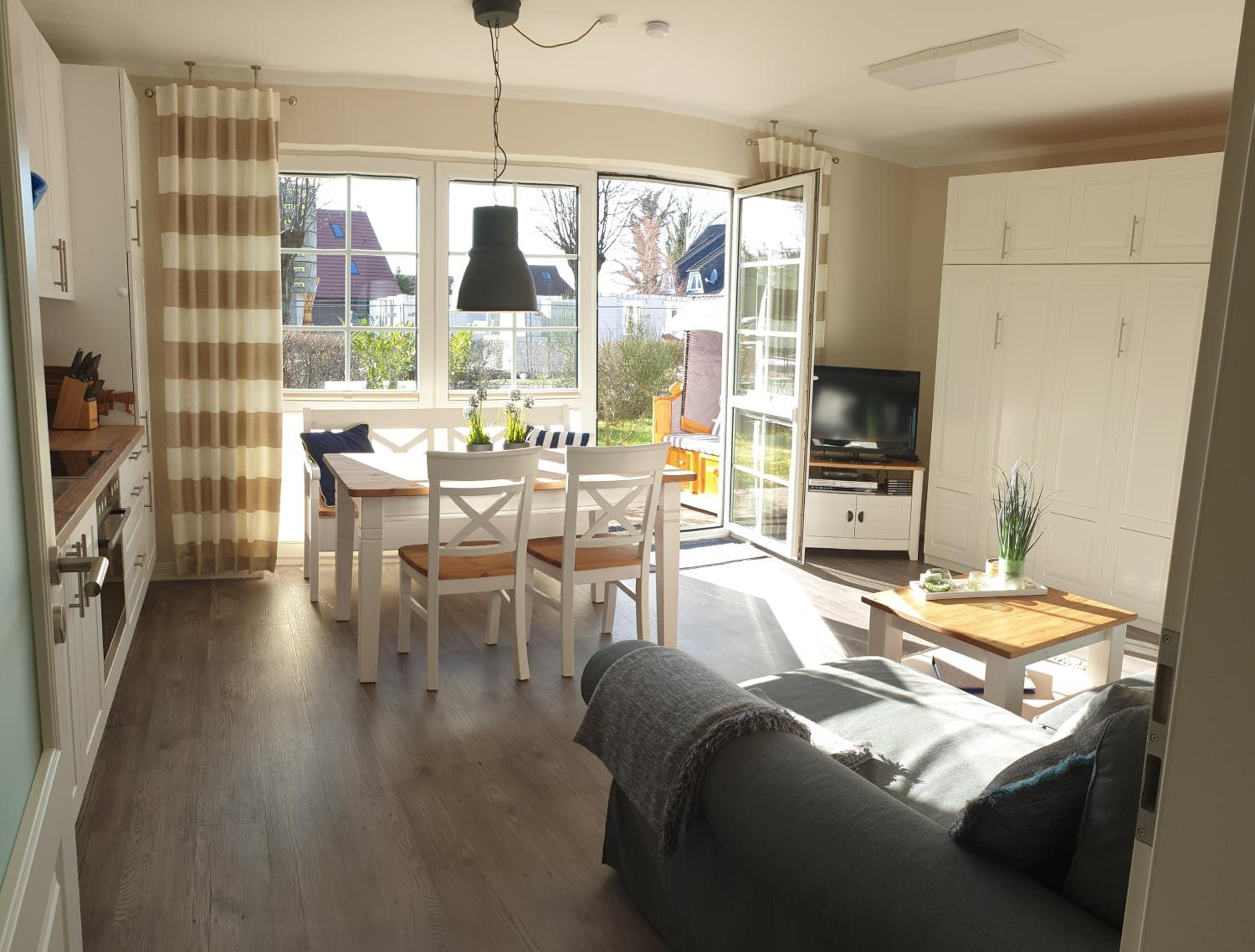 One-Bedroom Apartment photo 1