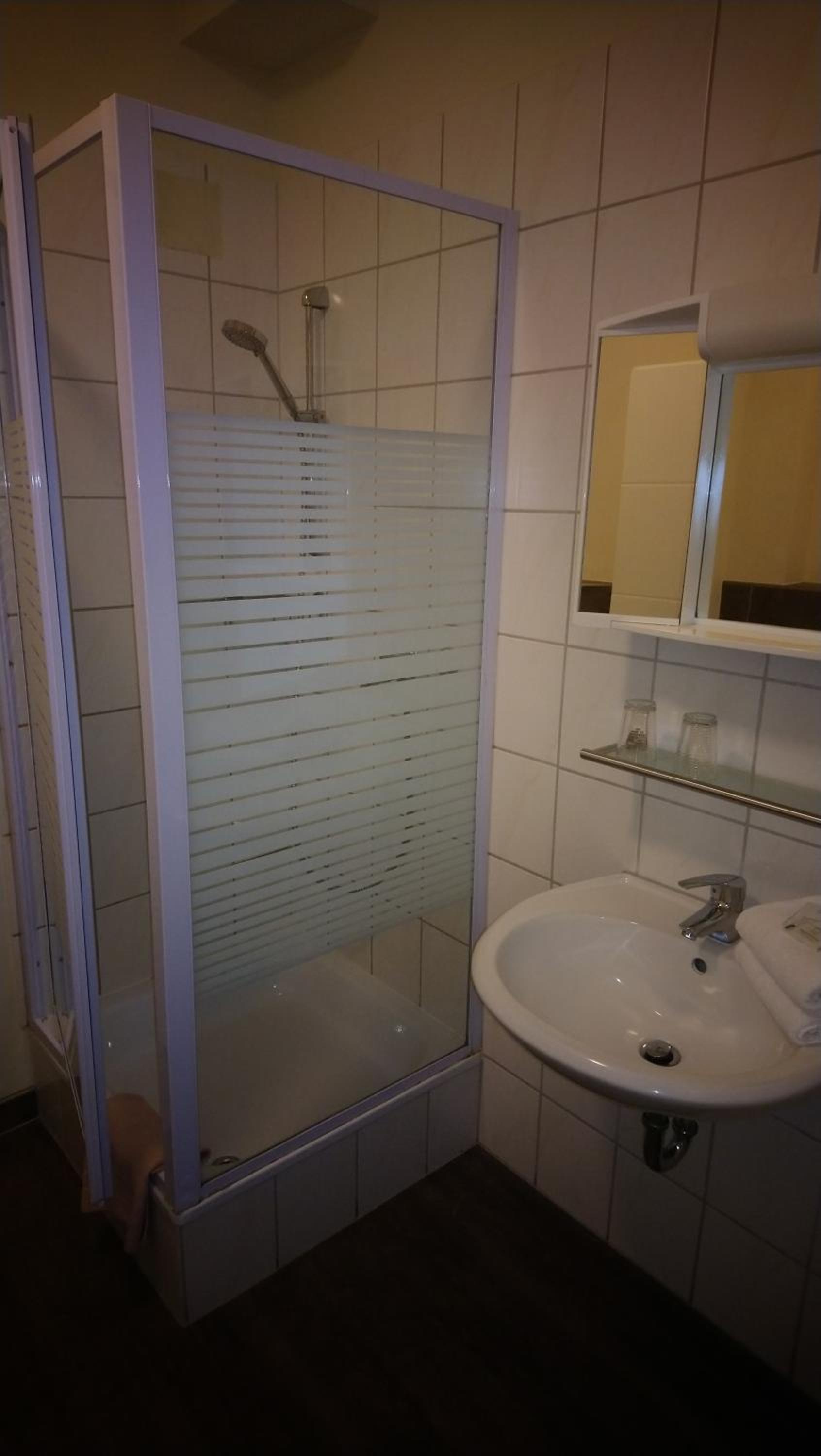 Twin Room - Photo 9