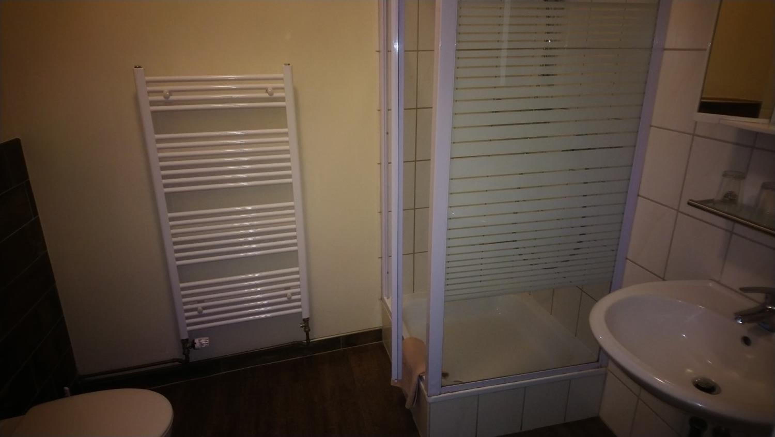 Twin Room - Photo 2