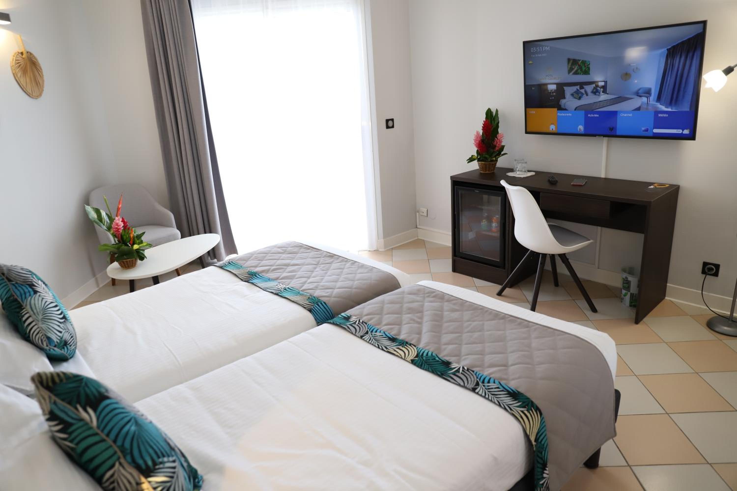 Double or Twin Room with Pool View photo 3