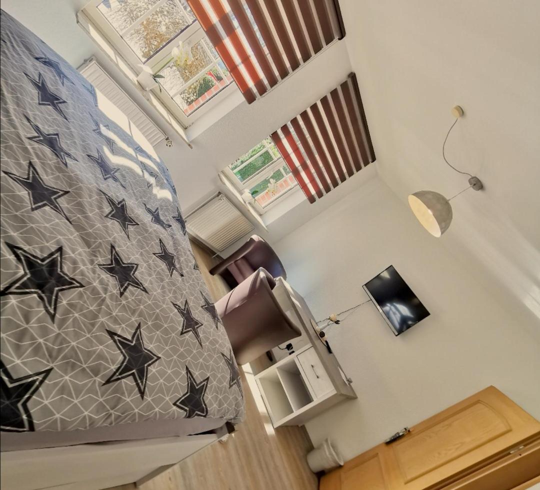 Budget Double Room - Photo 9