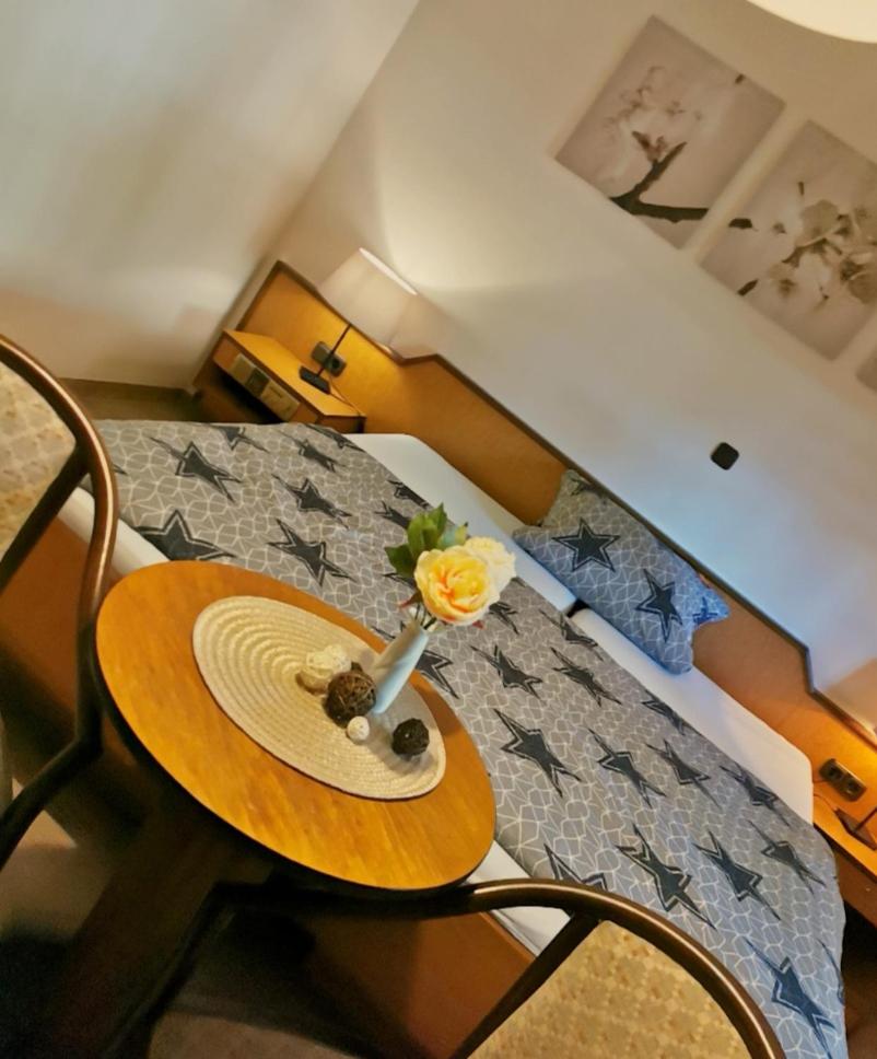 Budget Double Room - Photo 10
