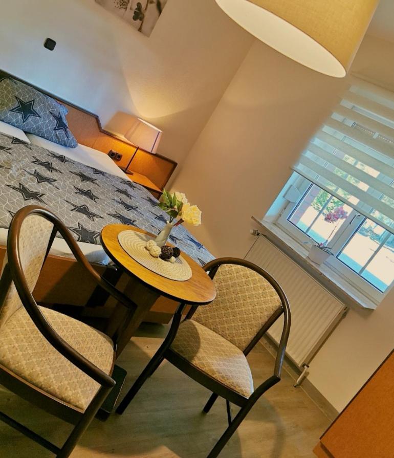 Budget Double Room - Photo 11