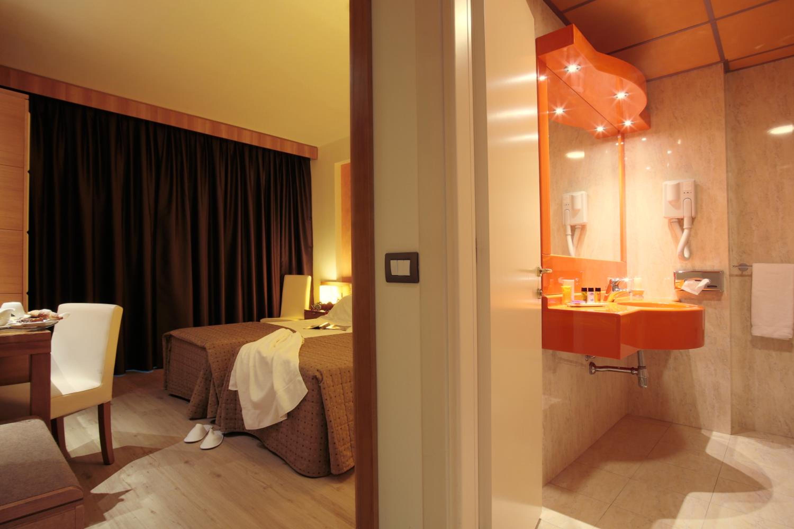 Economy Double Room - Photo 5