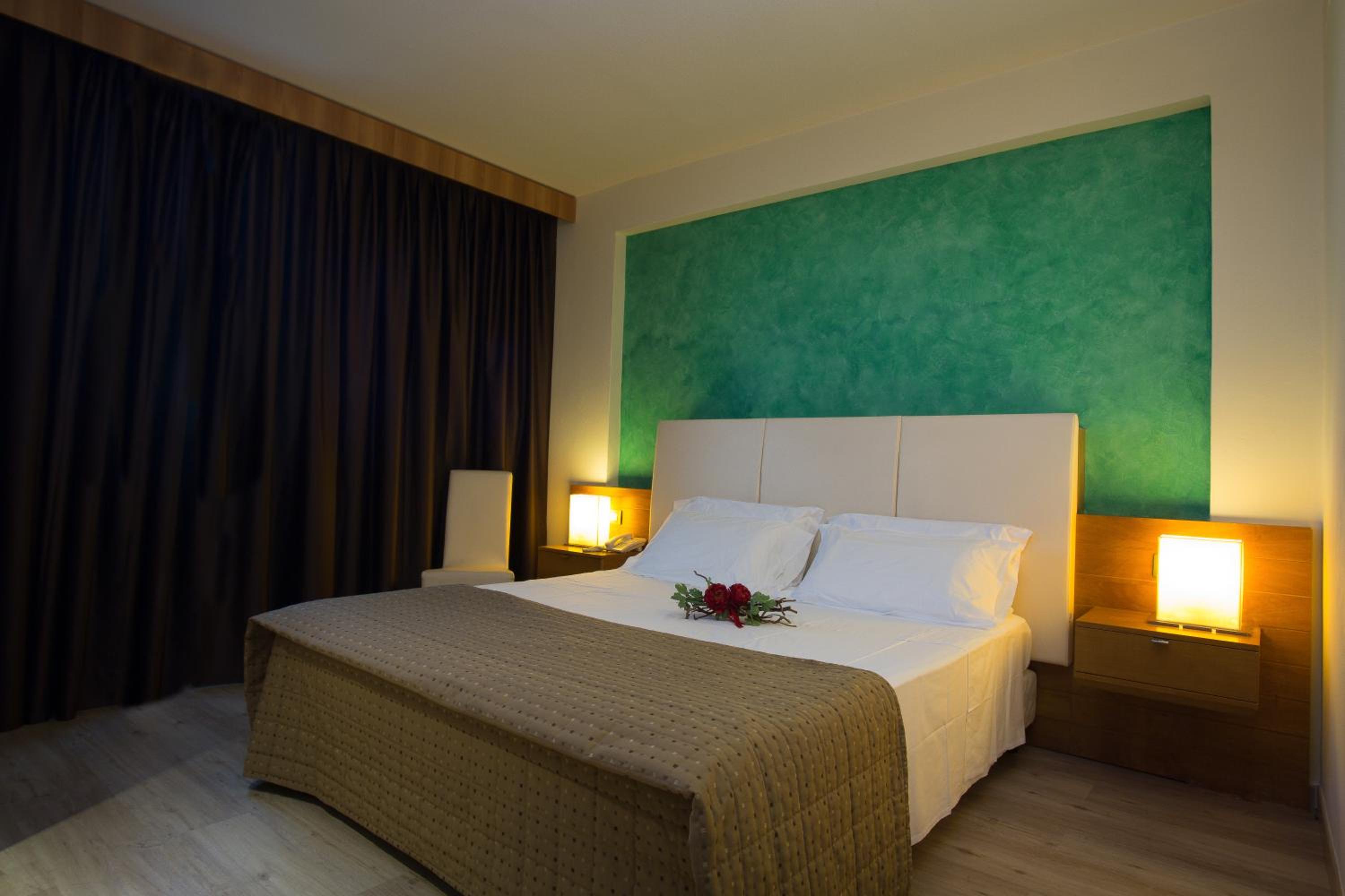 Standard Double Room - Photo 8