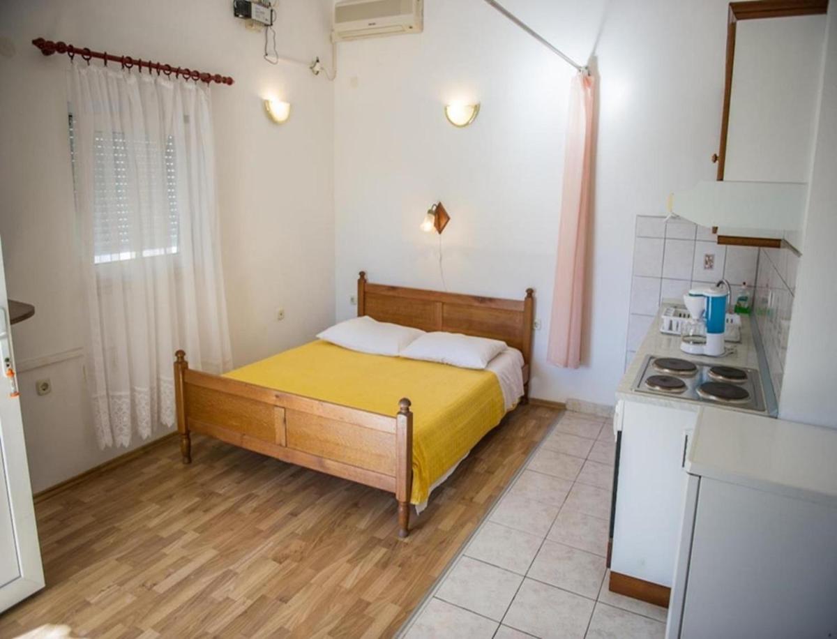Studio Apartment 1
