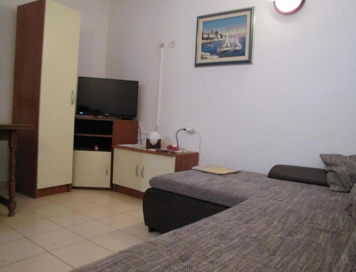 Apartment 4