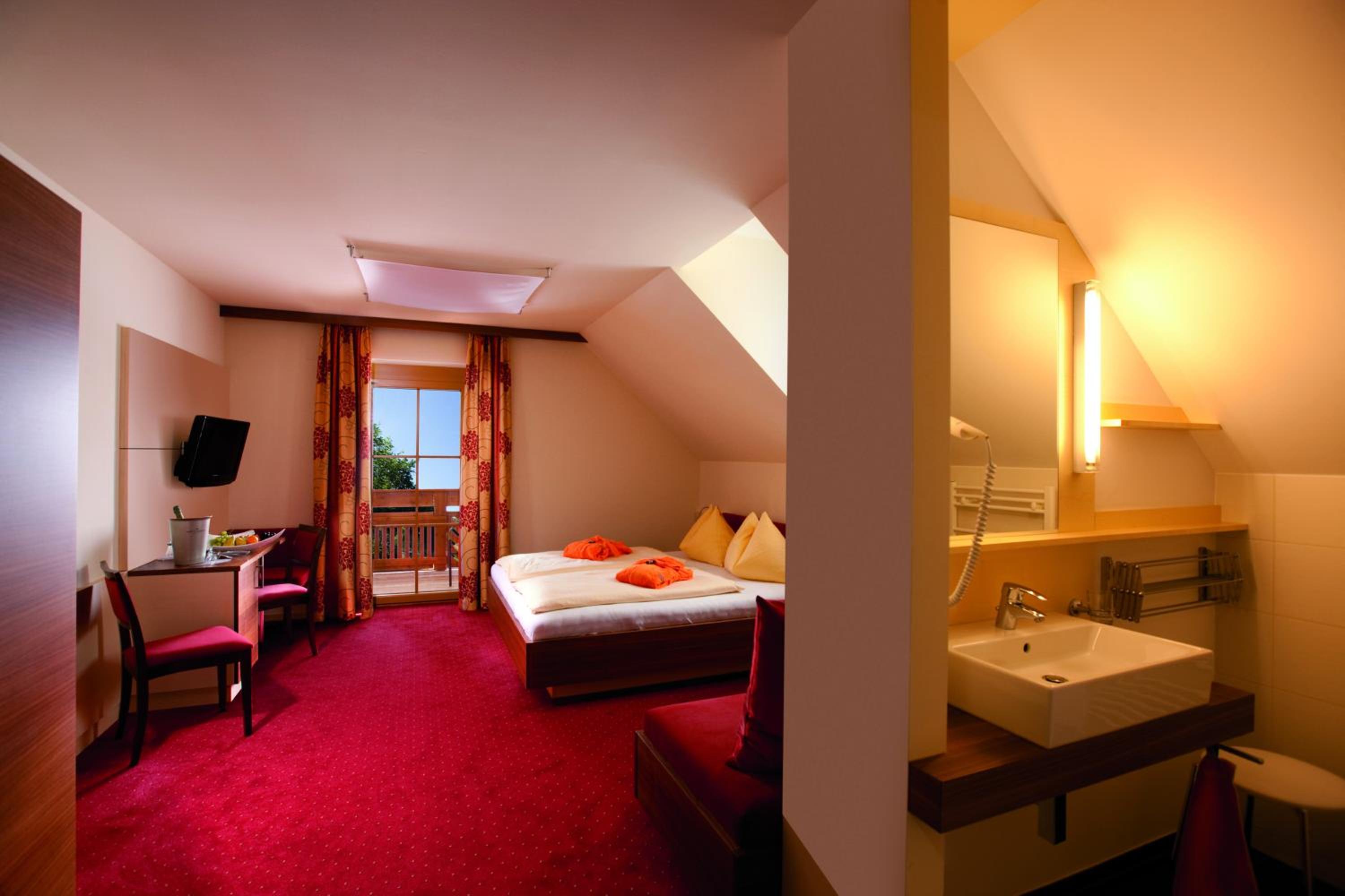 Double Room with Bathtub photo 2