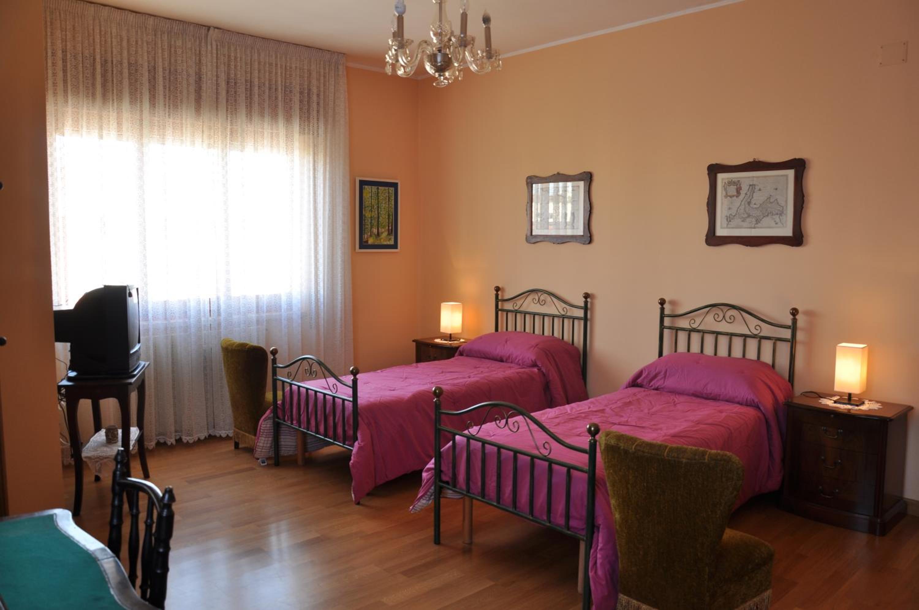 Deluxe Double or Twin Room - Photo 3