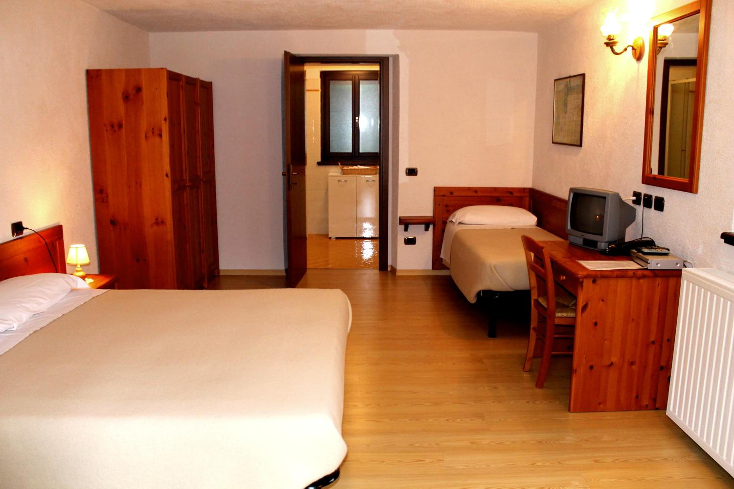 Superior Triple Room photo 2