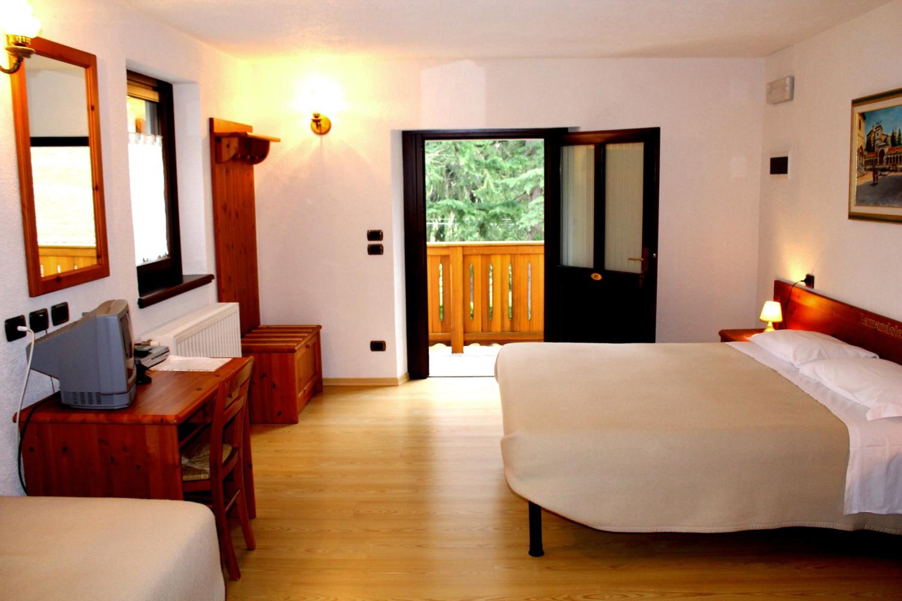 Superior Triple Room photo 3