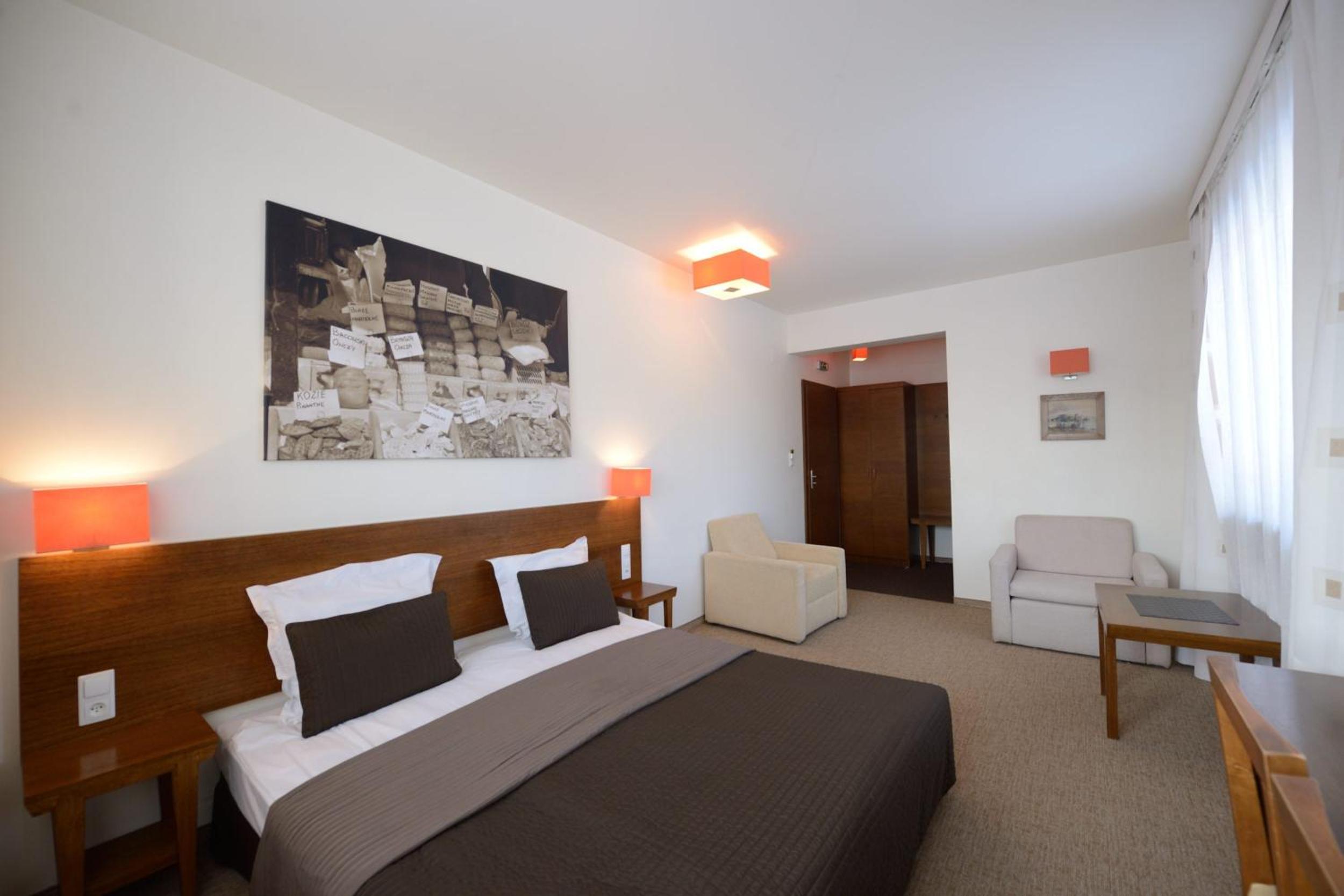 Double Room - Photo 10