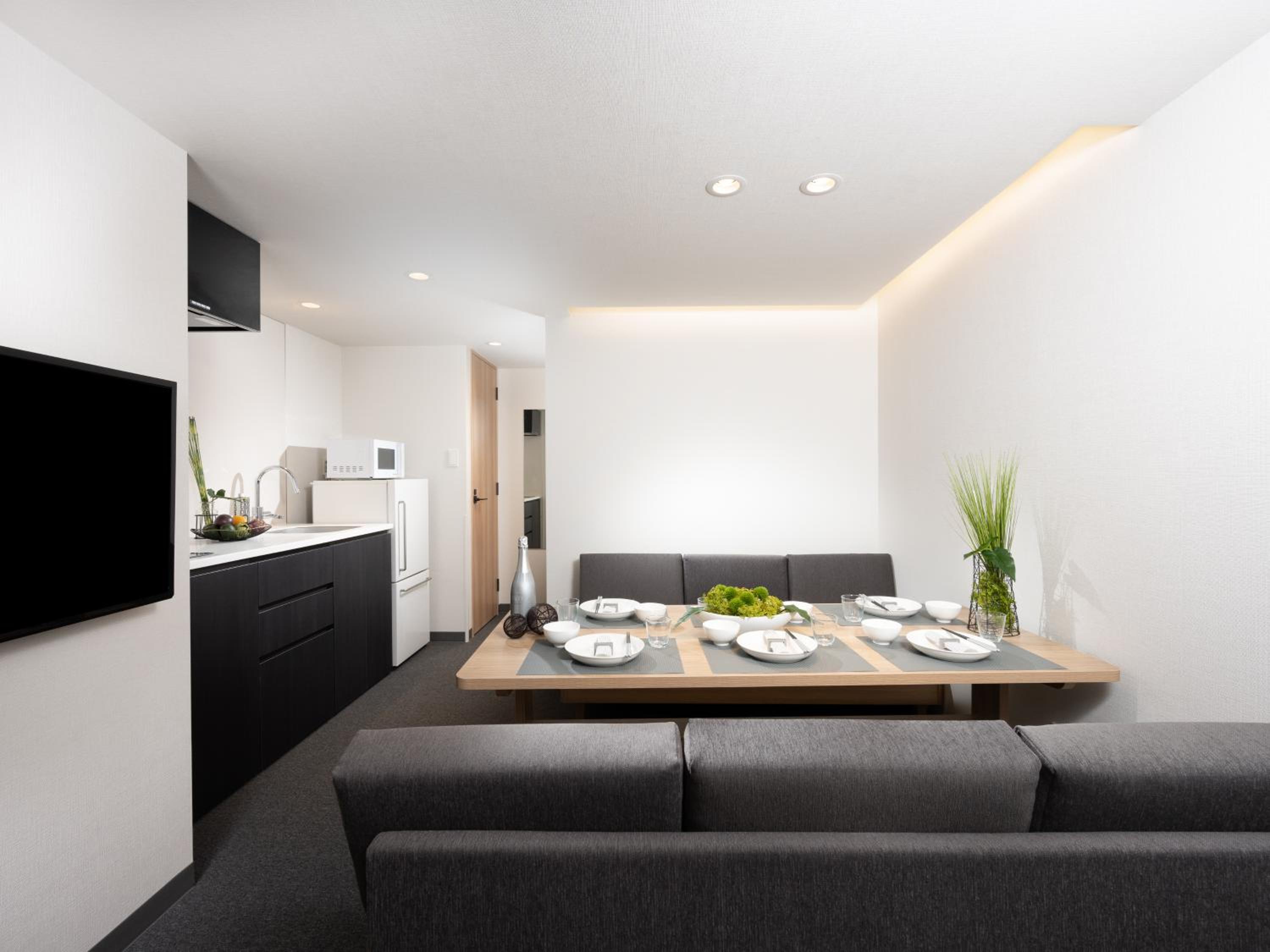 Superior One-Bedroom Apartment (6 Single-Beds)