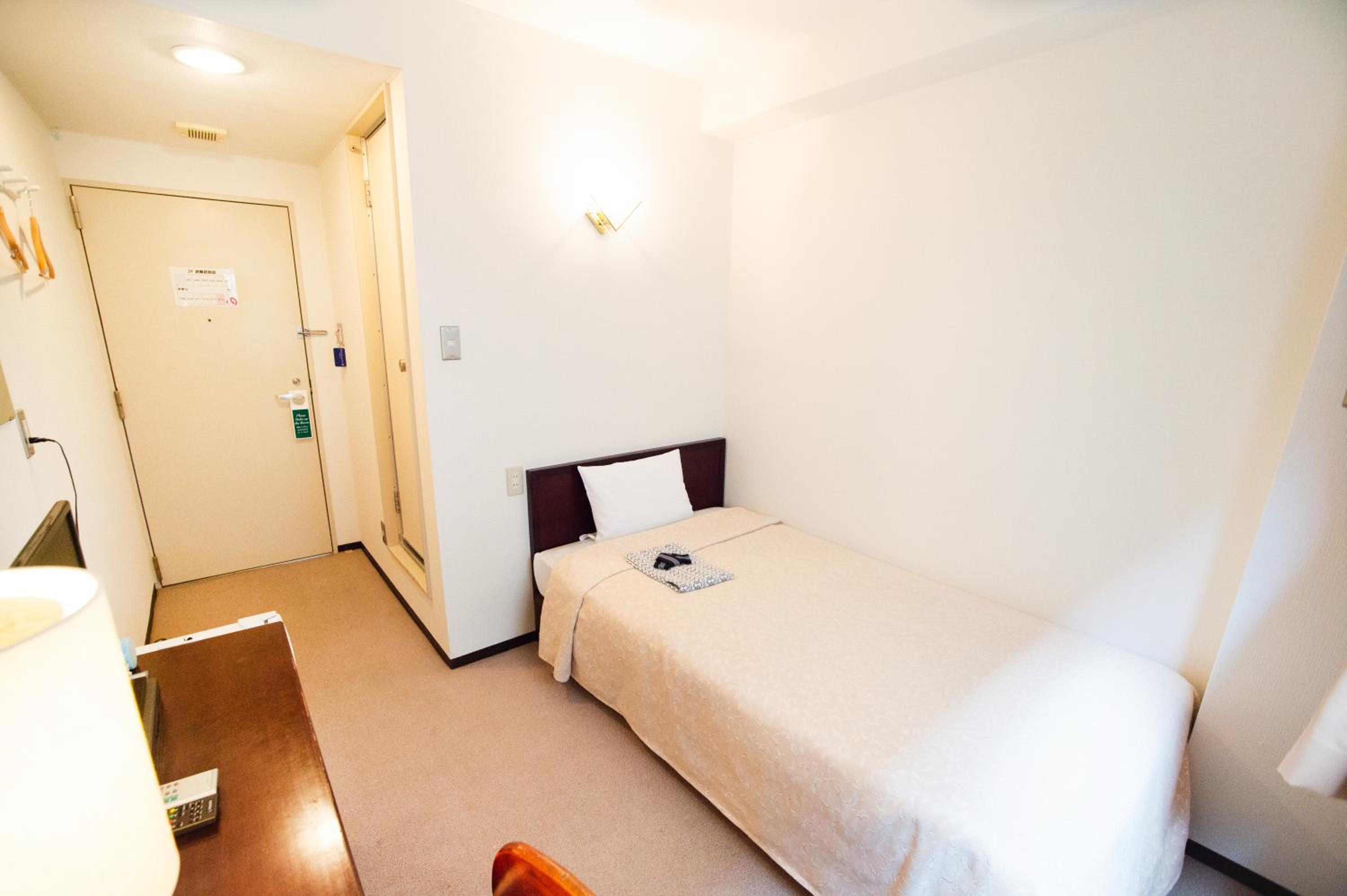Single Room - Smoking - Photo 1
