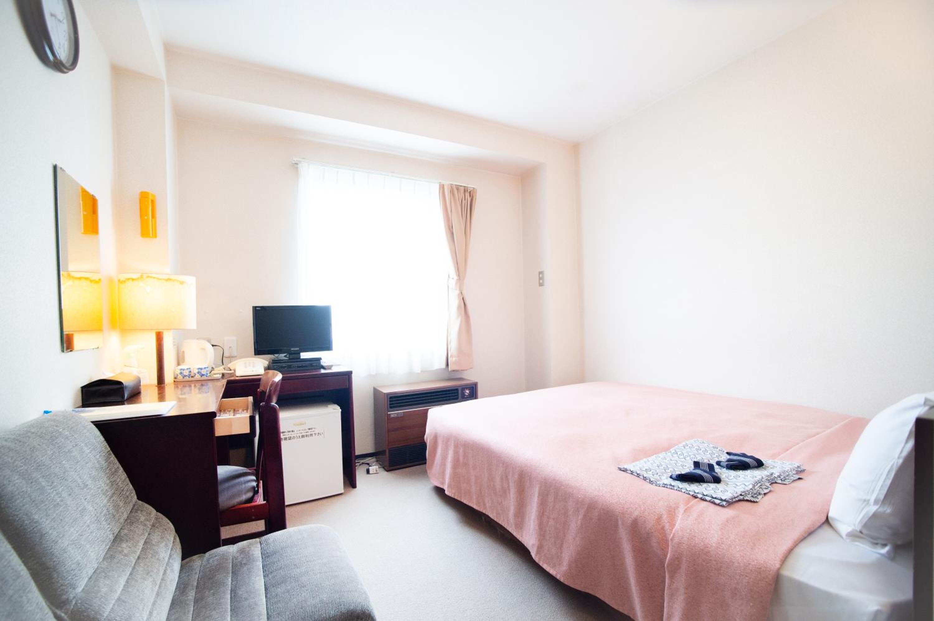 Double Room - Smoking - Photo 5