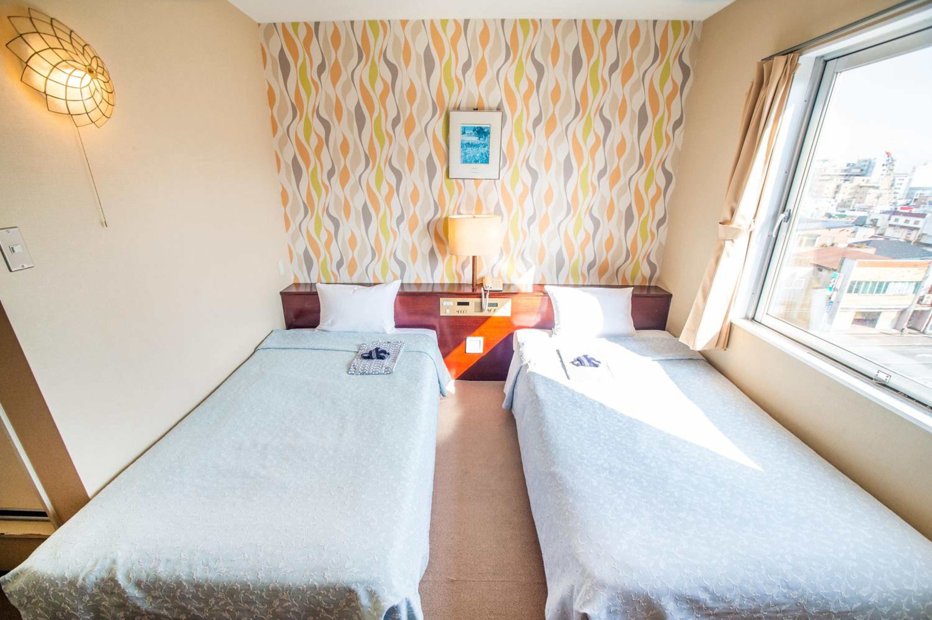 Twin Room - Non-Smoking - Photo 5