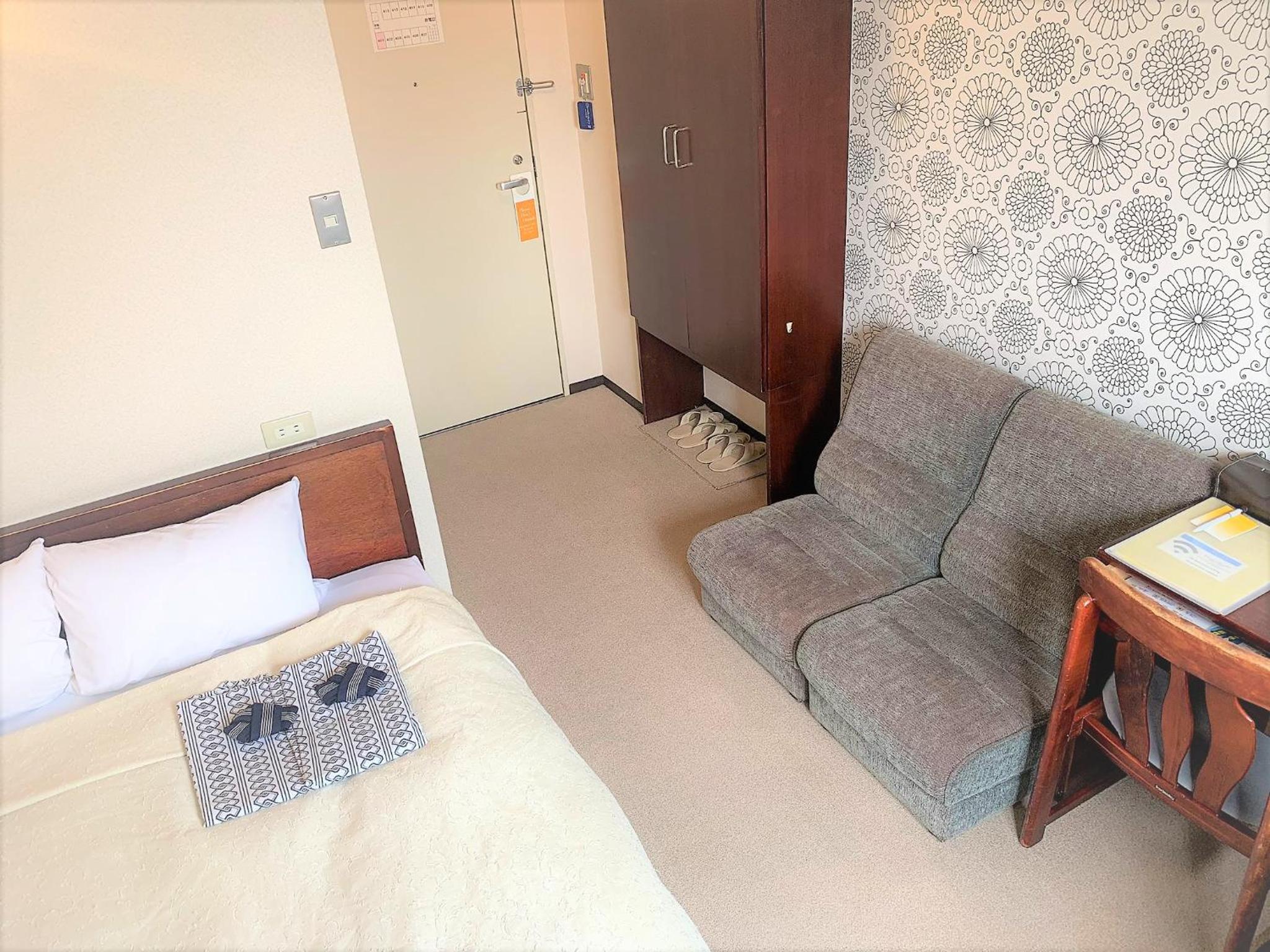 Double Room - Smoking - Photo 2