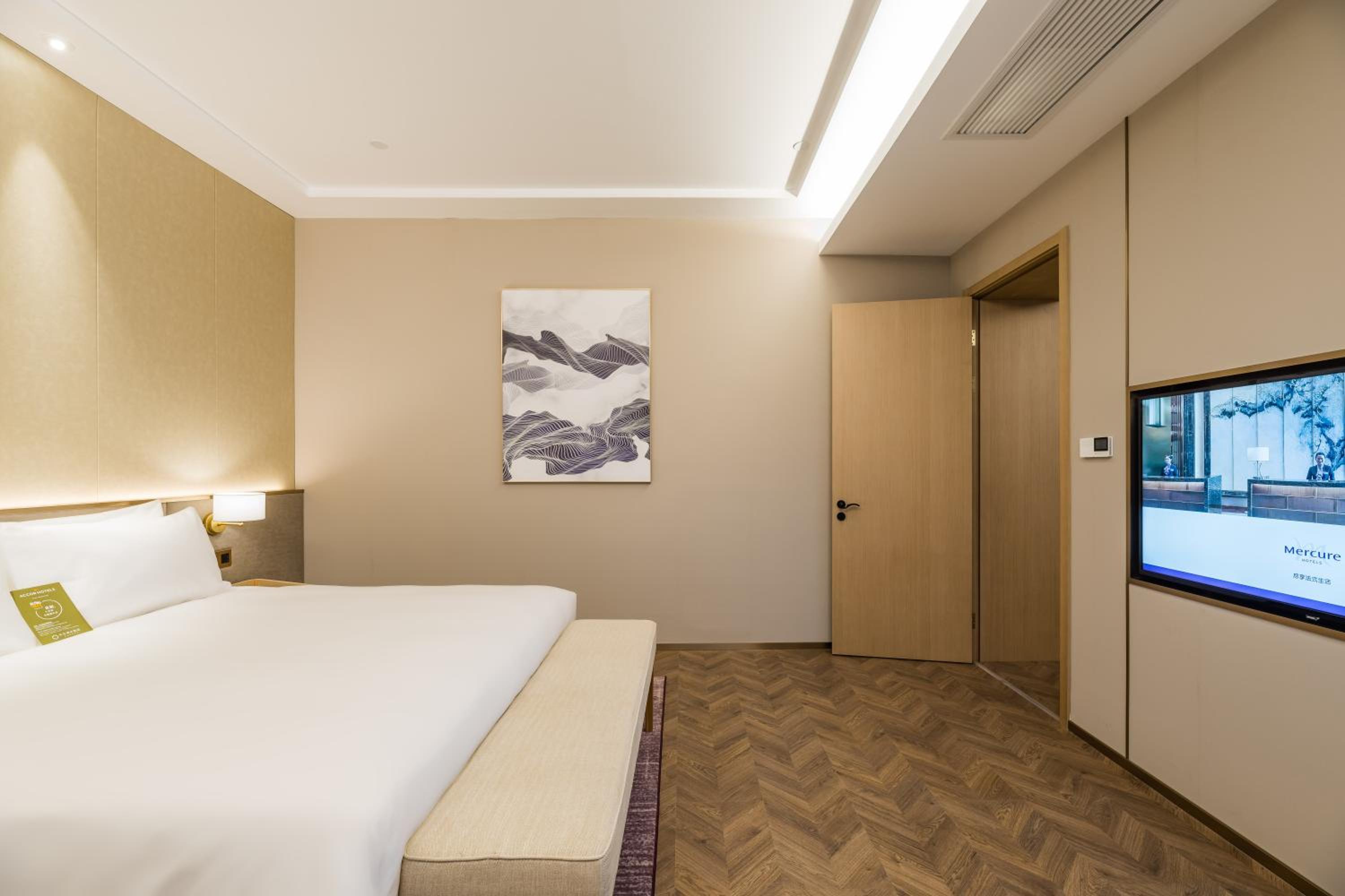 Deluxe King Room - Photo 4