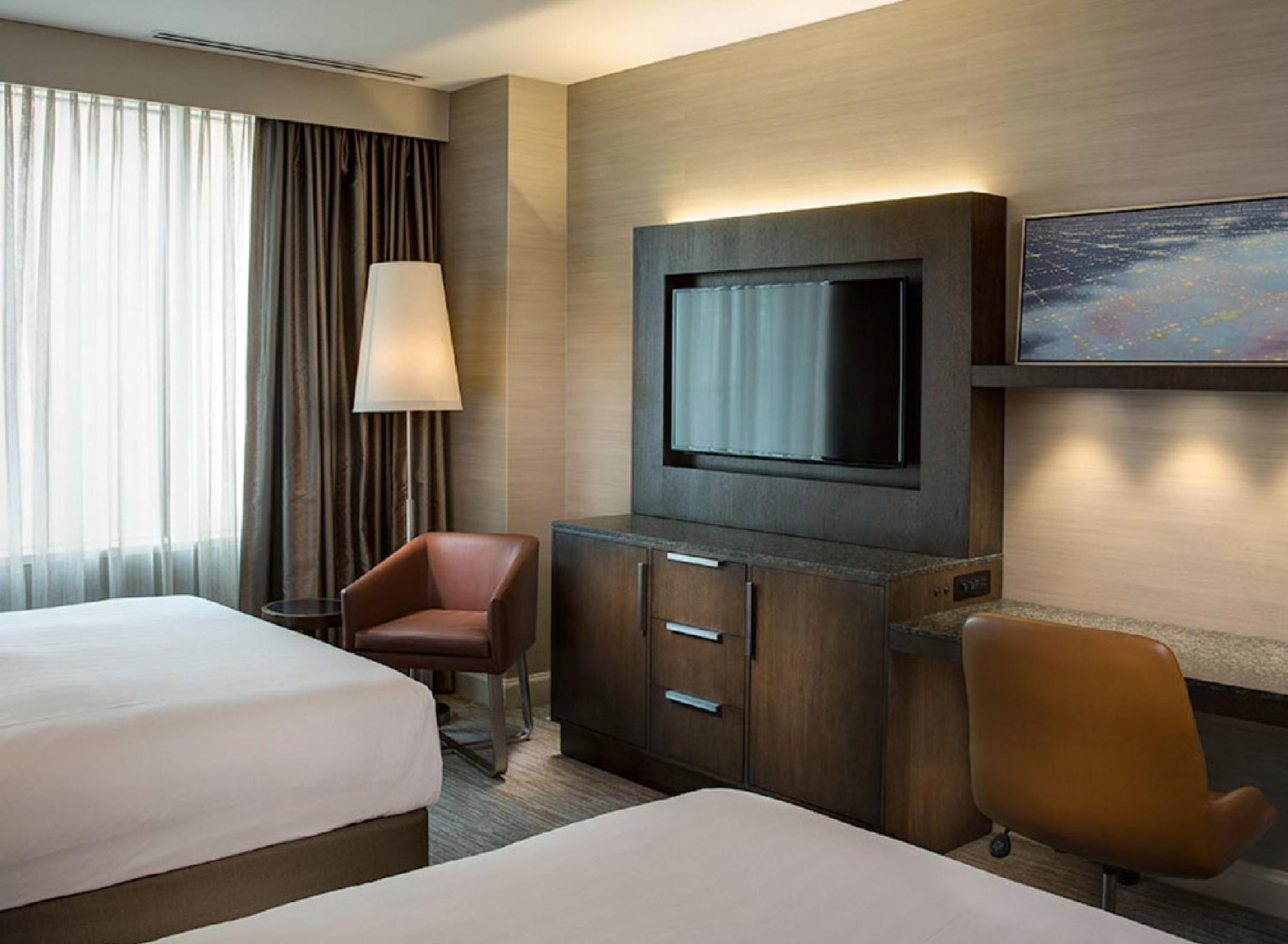 Queen Room with Two Queen Beds and Accessible Shower - Disability Access - Photo 3