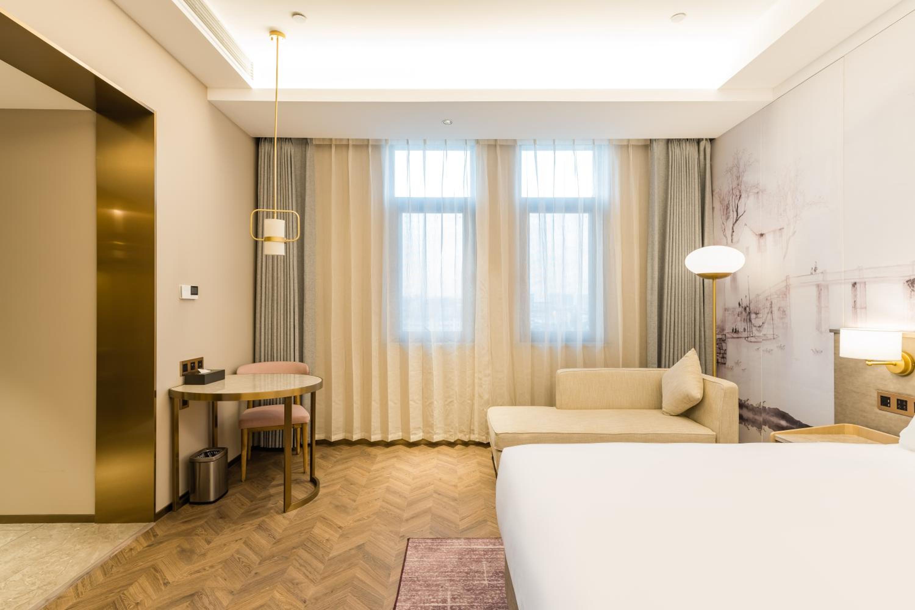 Standard King Room - Photo 5